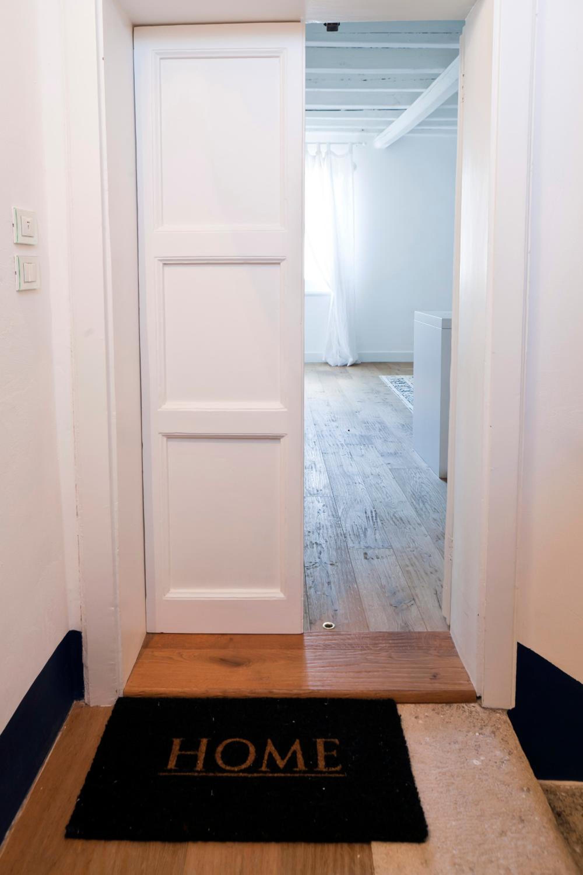 One-Bedroom Apartment  with access to terrace - upper floor photo 1