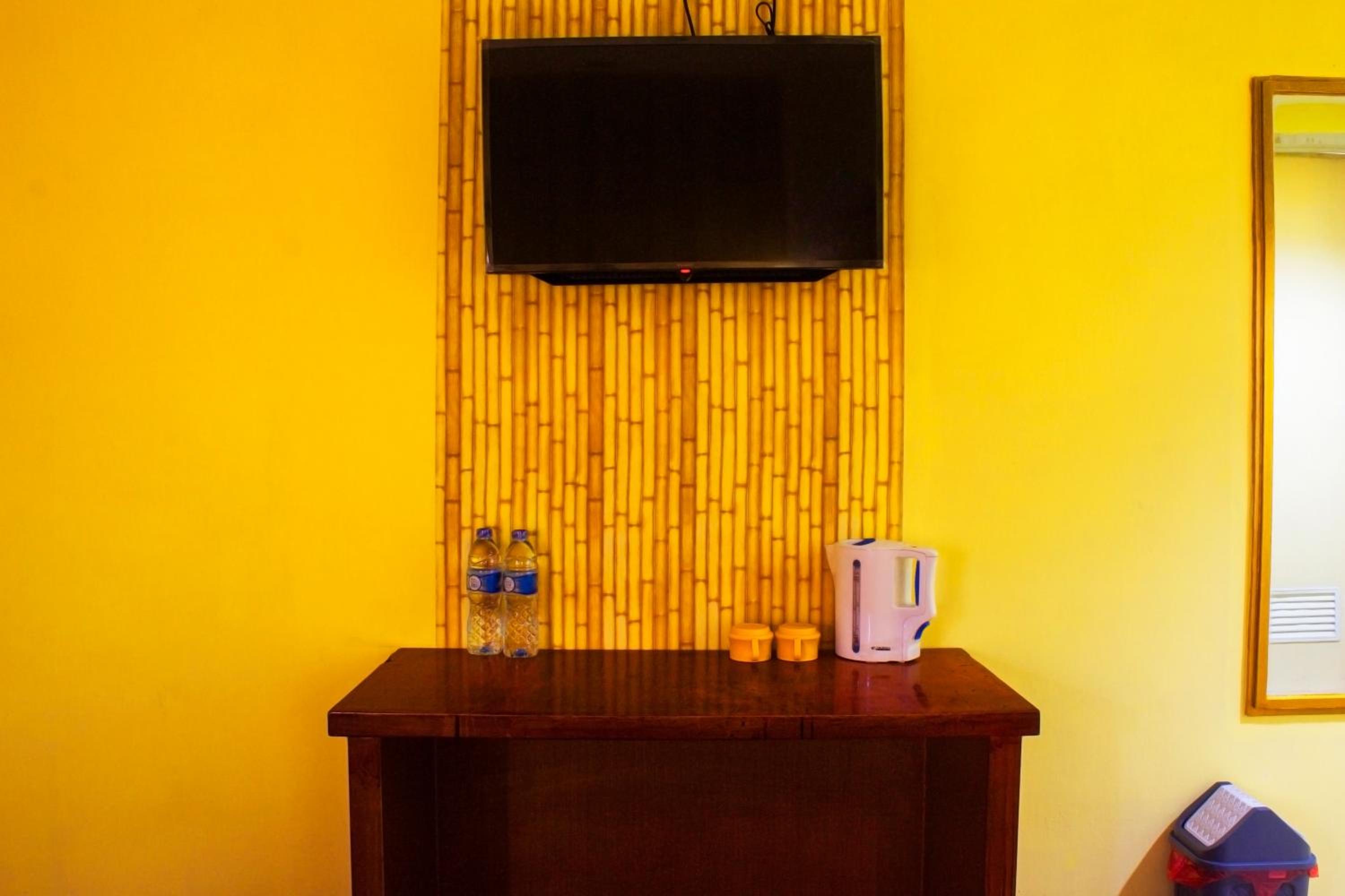 Deluxe Room thumbnail 5