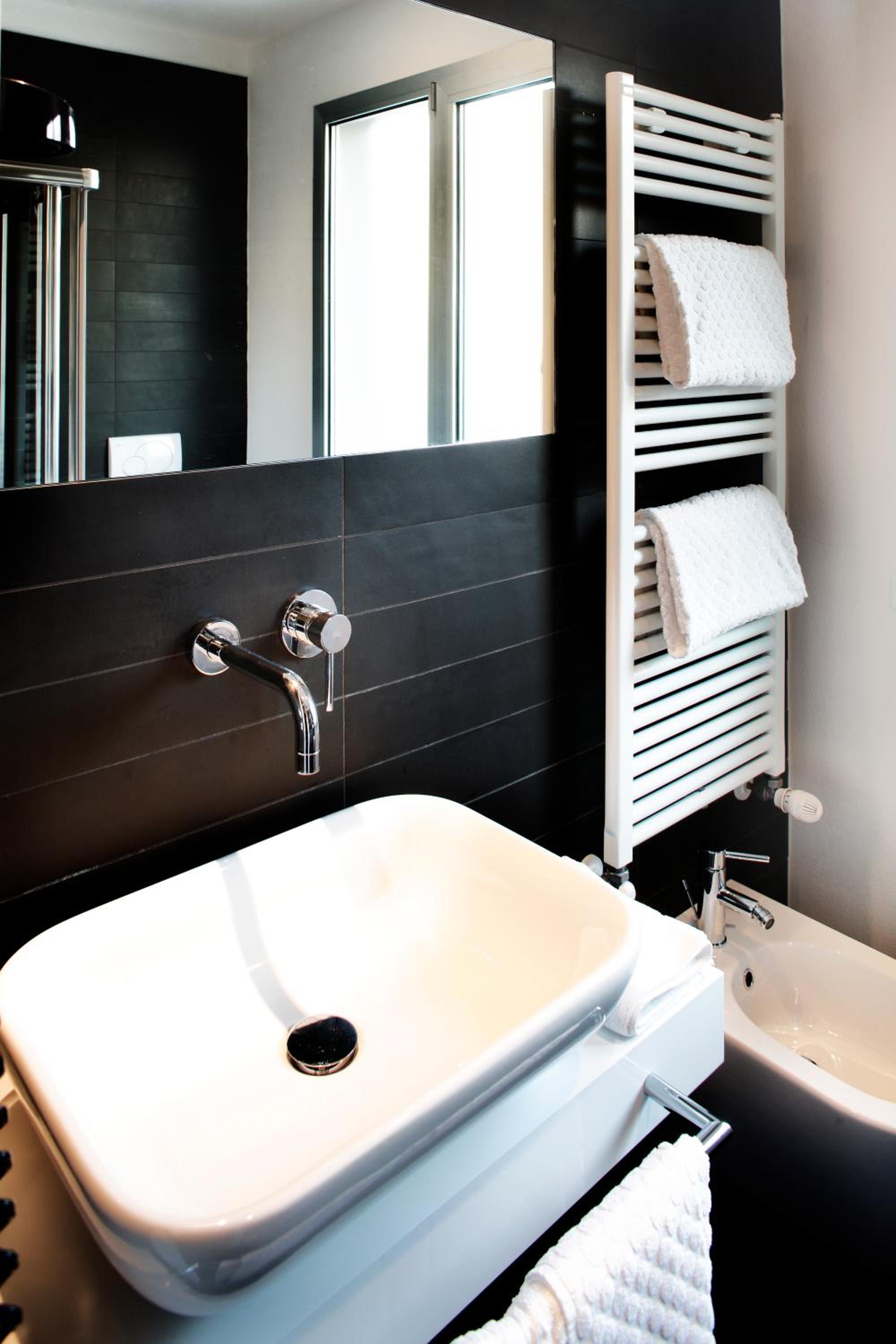 Standard Double or Twin Room - Photo 11