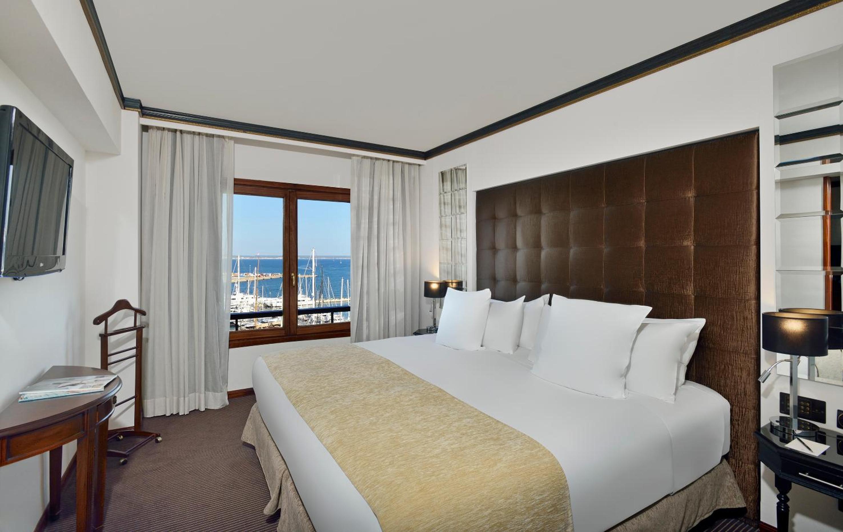 Red Level Supreme Room with Sea and Cathedral View