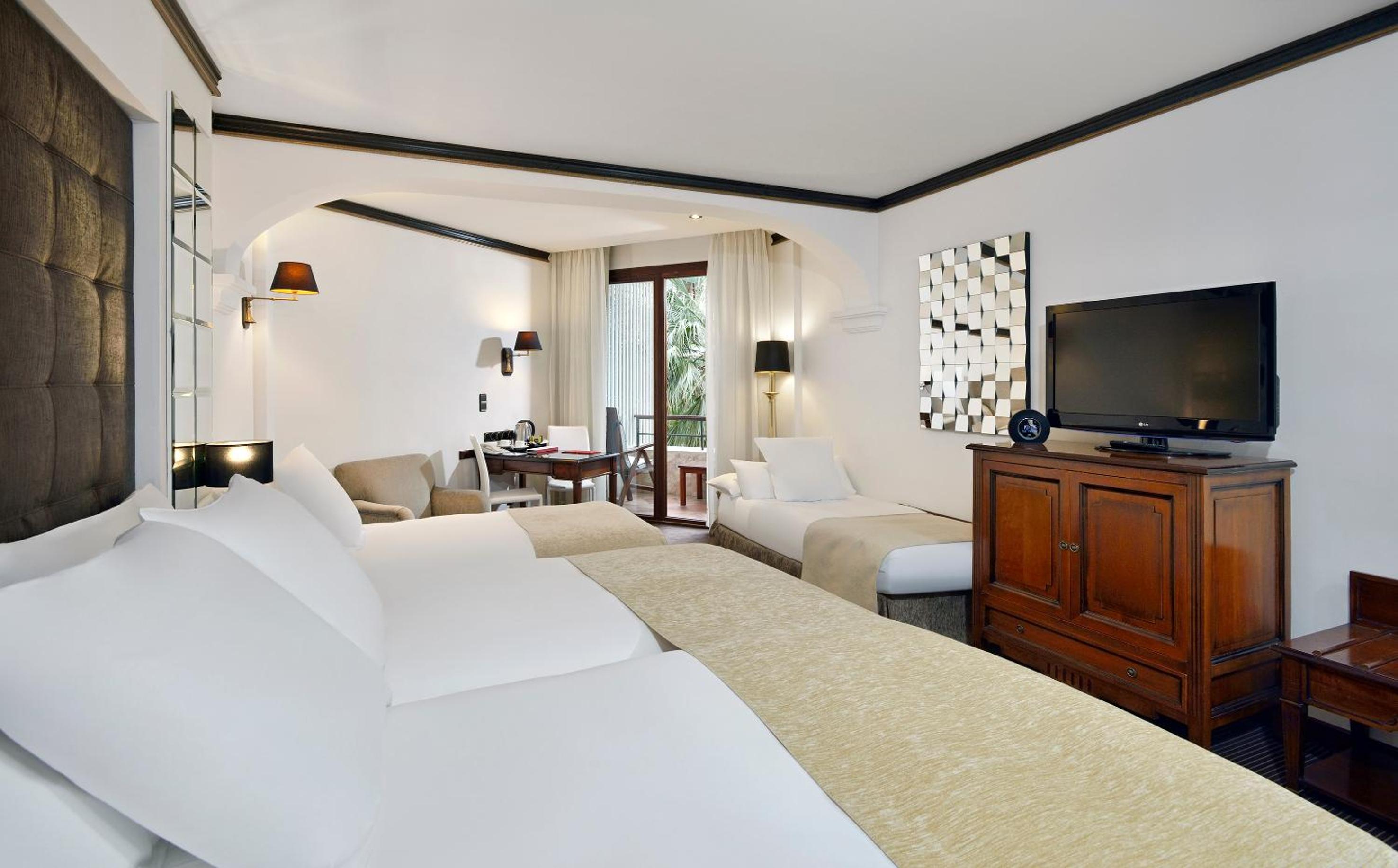 Premier Family Room - Photo 1