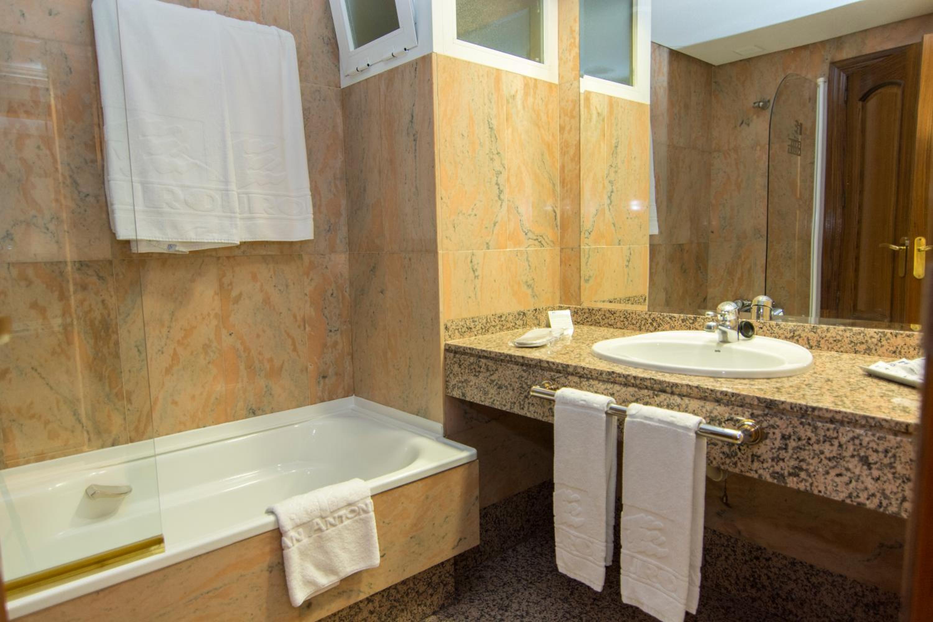 Double or Twin Room - Photo 2