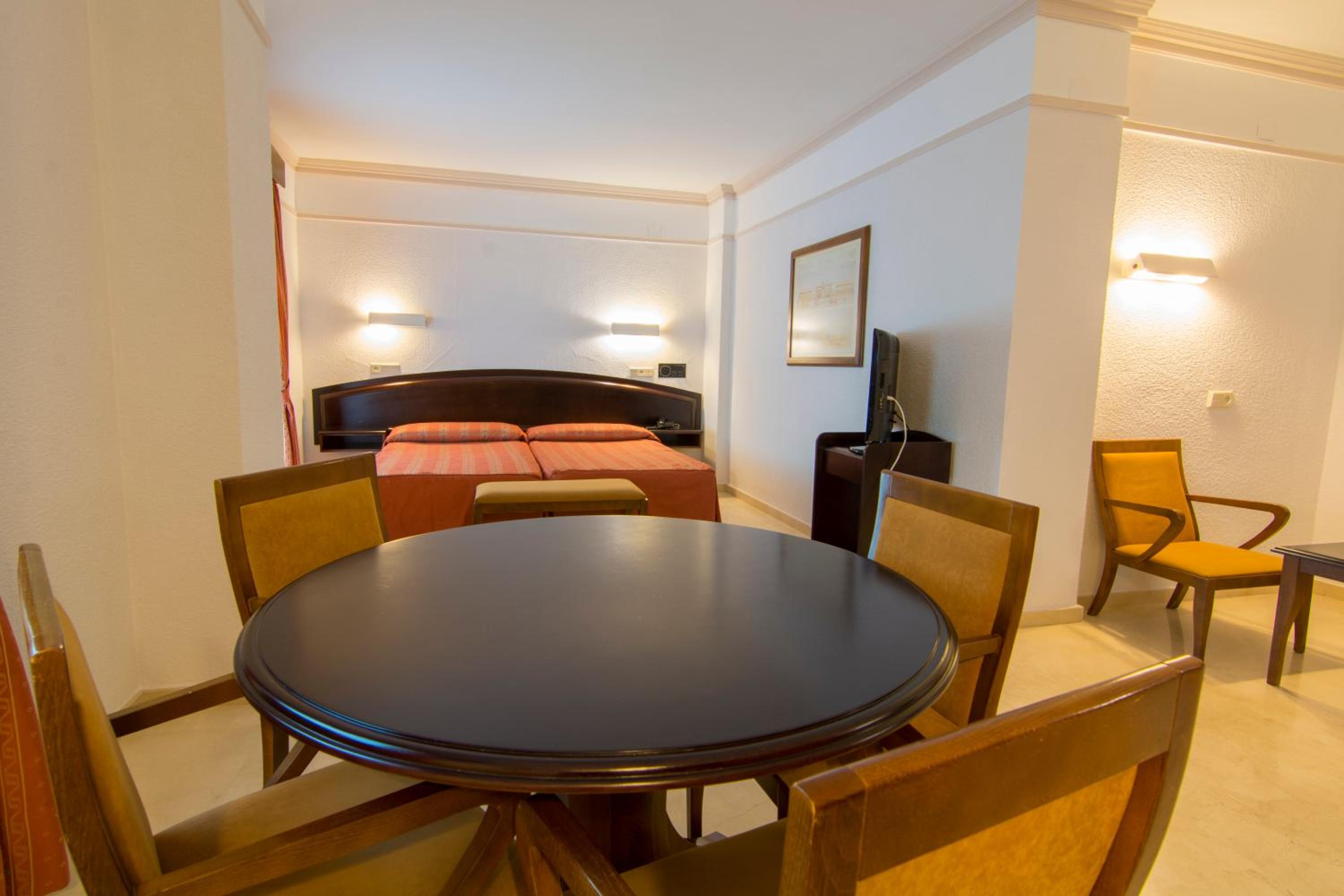 Double or Twin Room - Photo 4