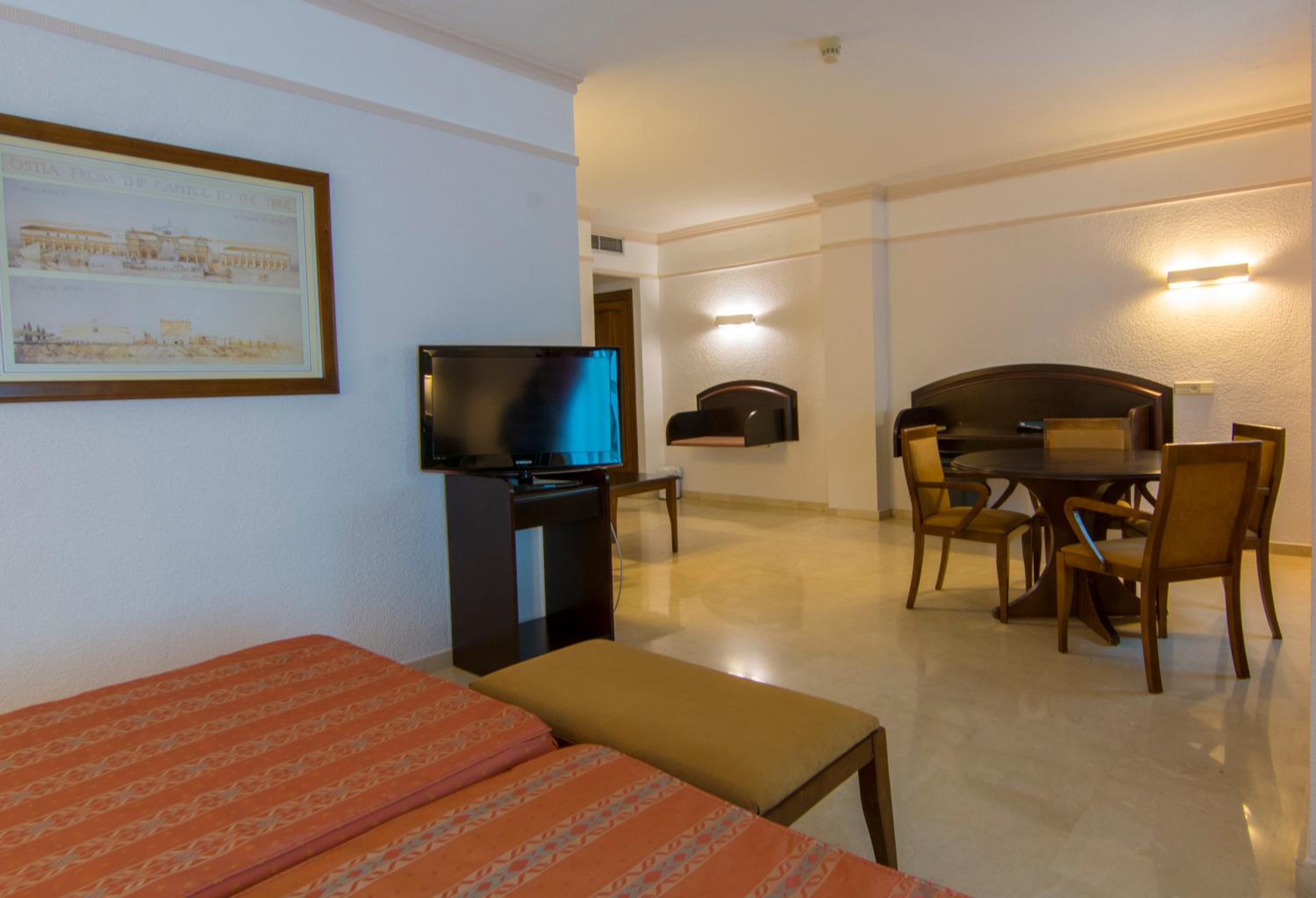 Double or Twin Room - Photo 5