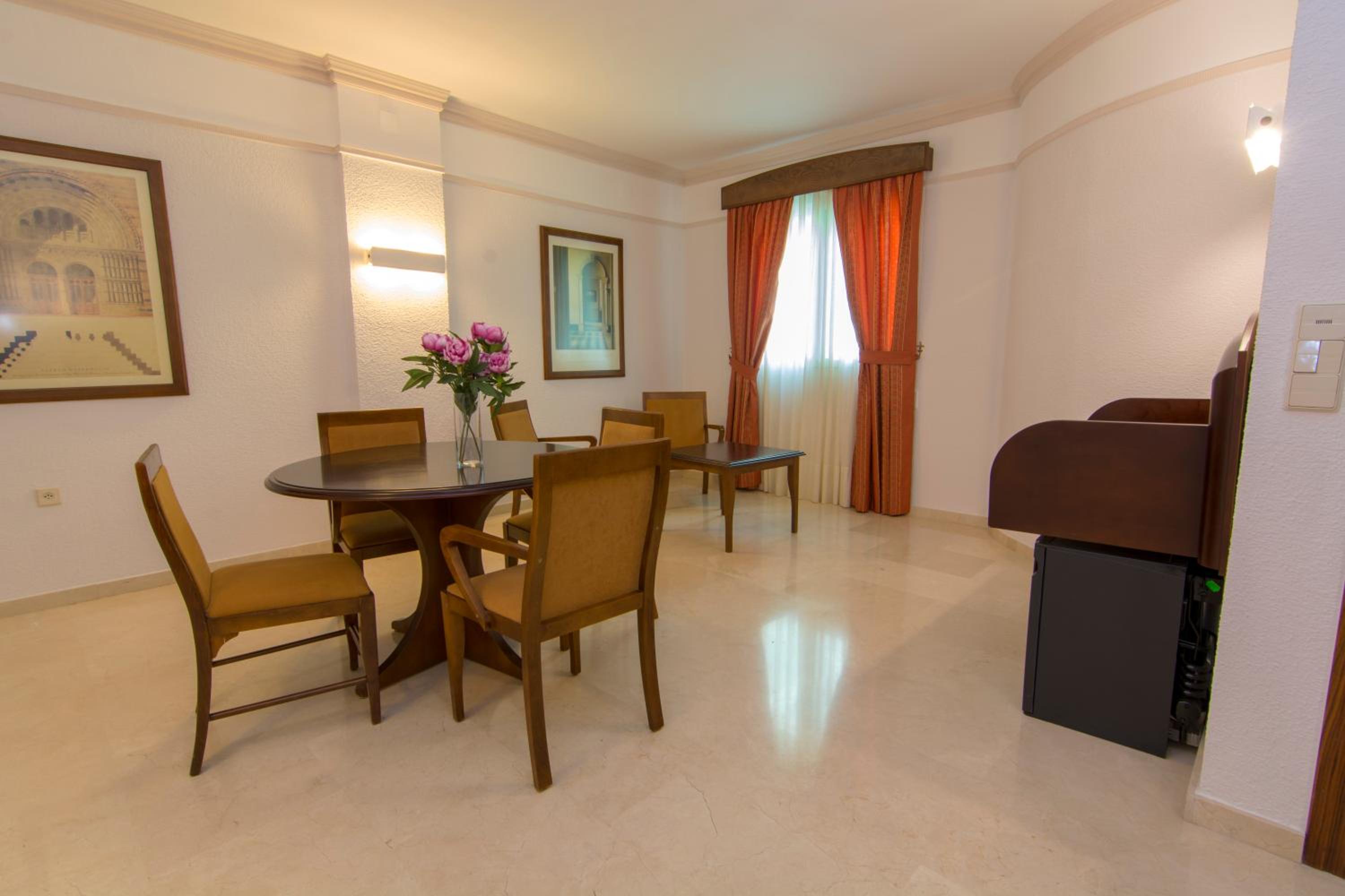 Double or Twin Room - Photo 6