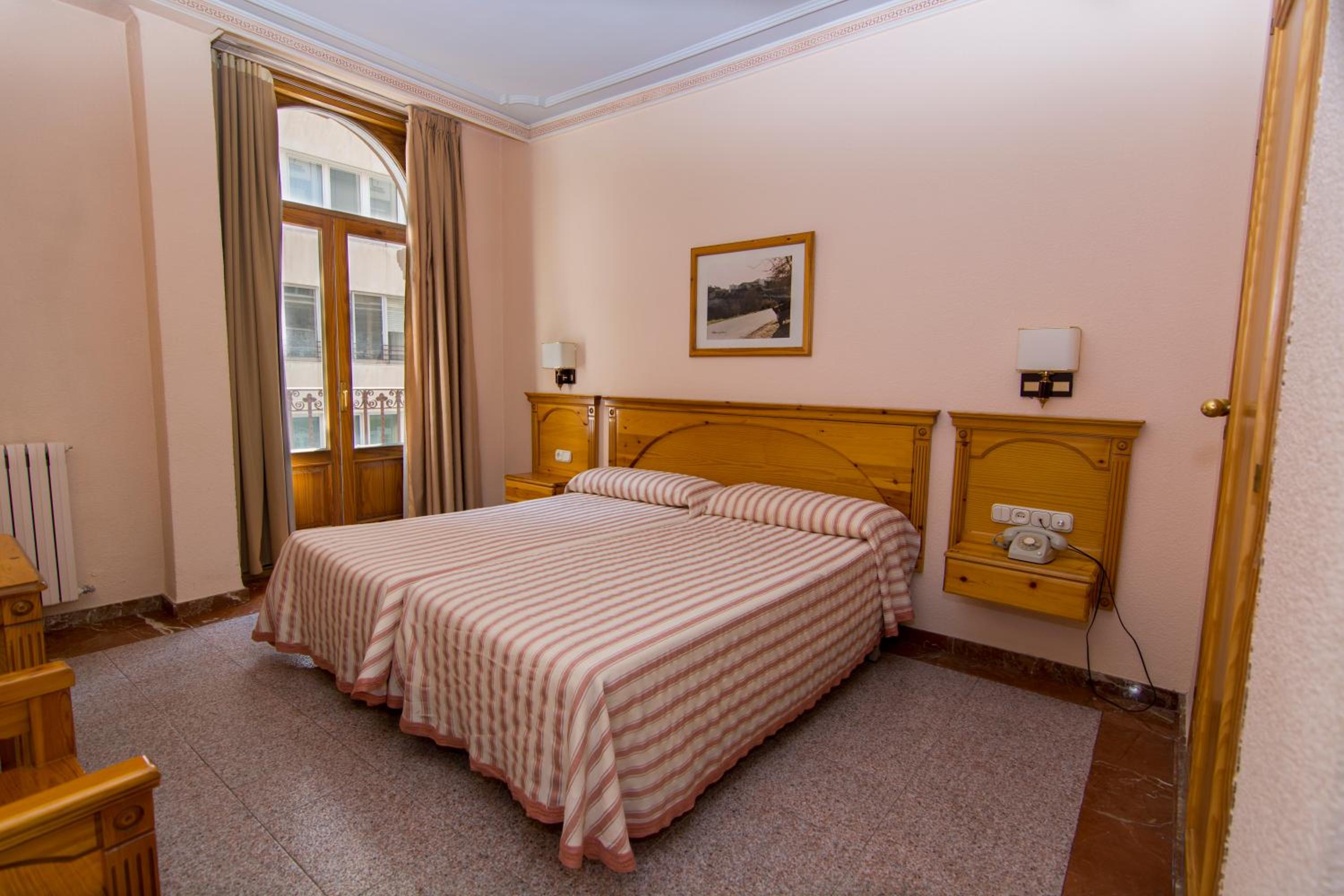 Double or Twin Room - Photo 7