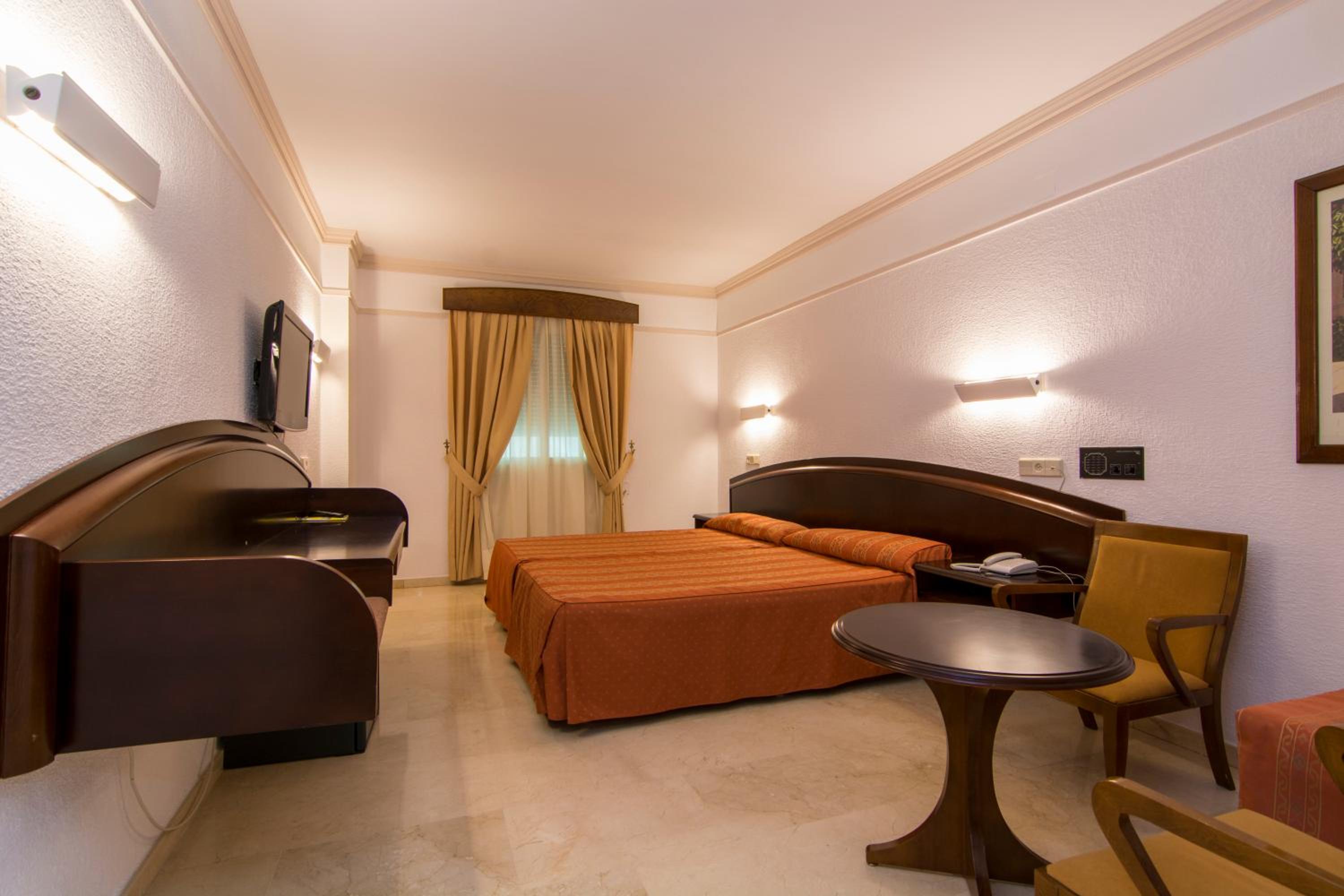 Double or Twin Room - Photo 8