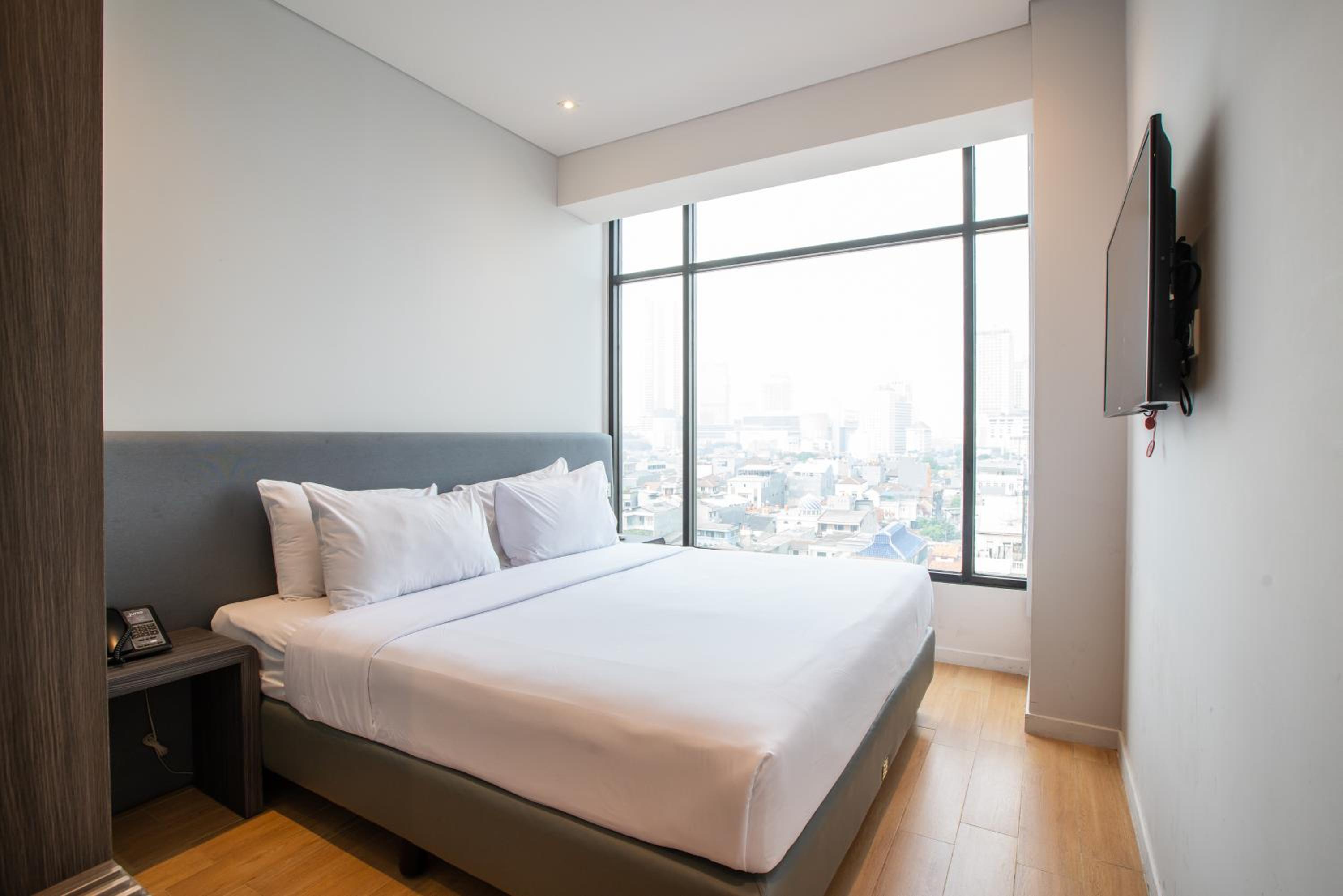 Deluxe Queen Room