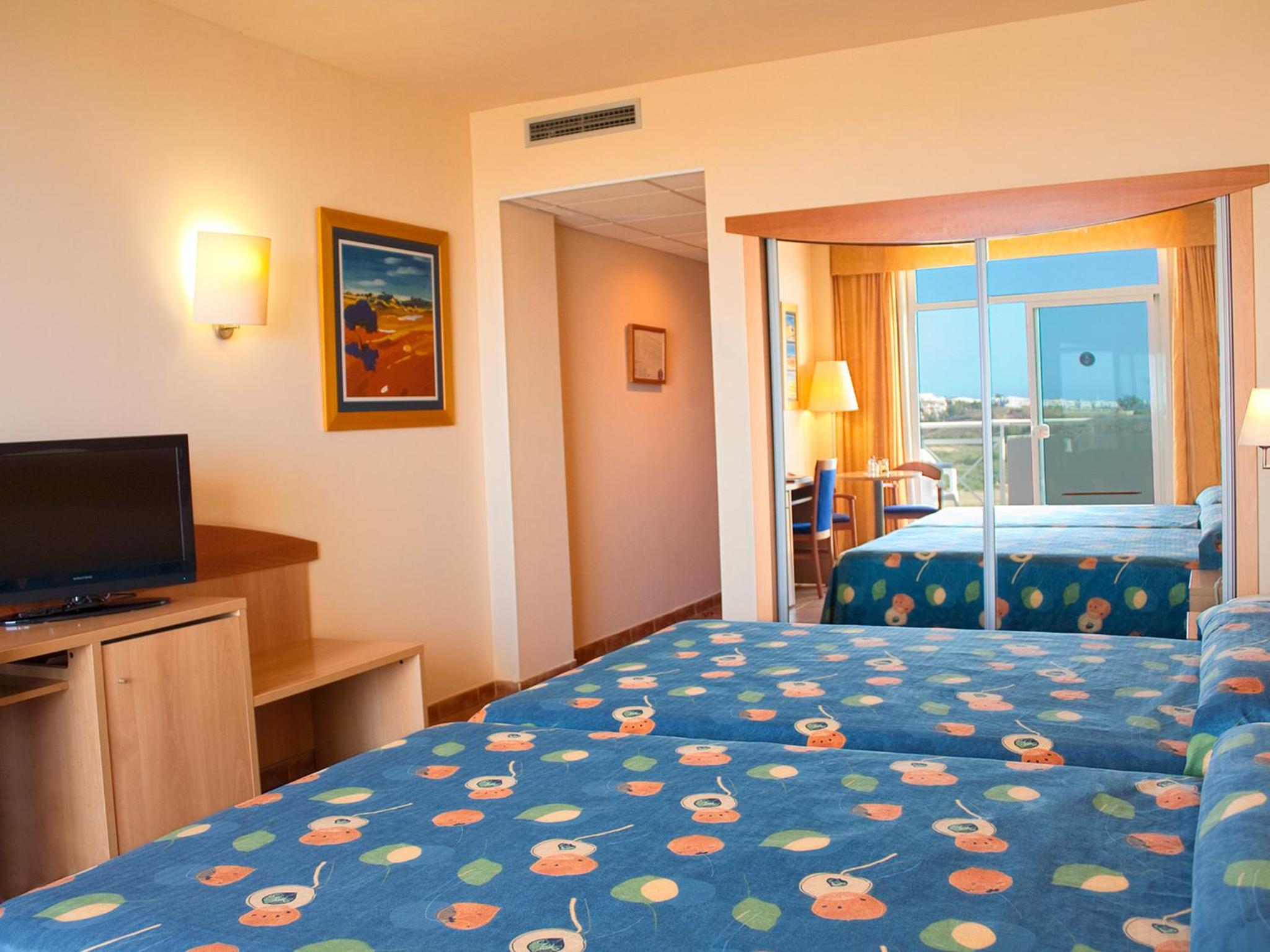 Double Room with Two Double Beds (2 Adults + 1 Child ) photo 3