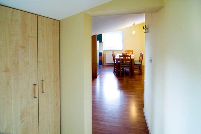 Apartment with Mountain View - Photo 2