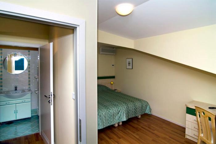 Apartment with Mountain View - Photo 7