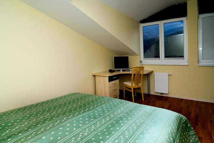 Apartment with Mountain View - Photo 9
