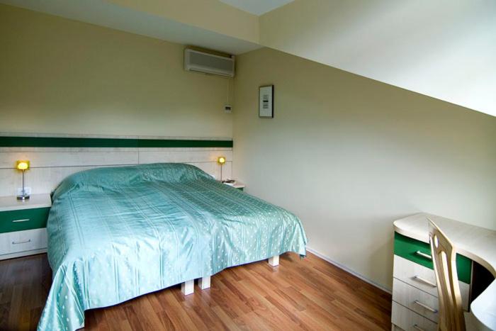 Apartment with Mountain View - Photo 11