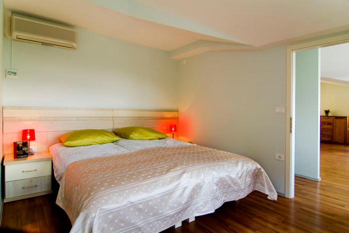 Apartment with Garden View - Photo 9