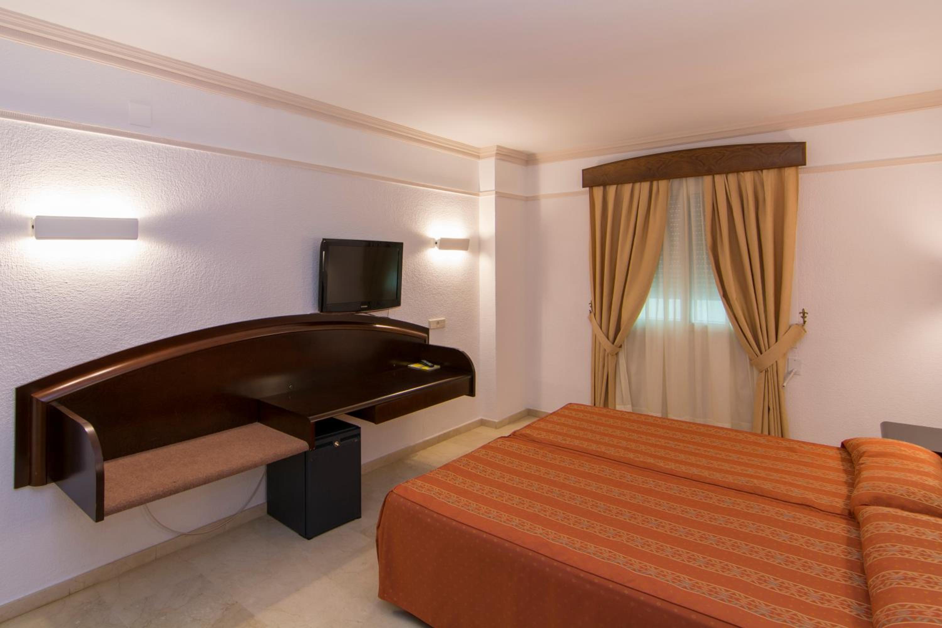 Double or Twin Room - Photo 10