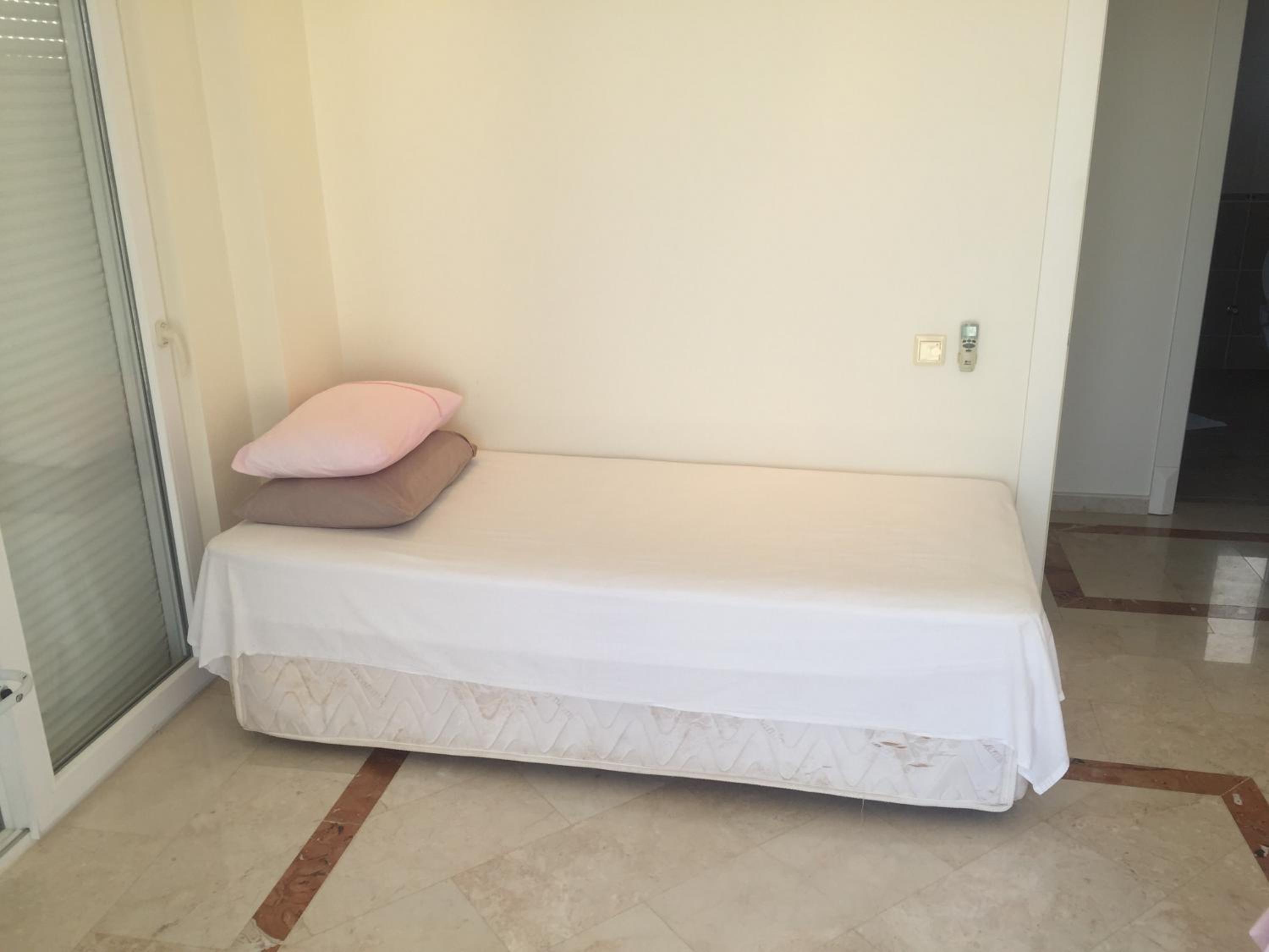 Villa - Photo 2