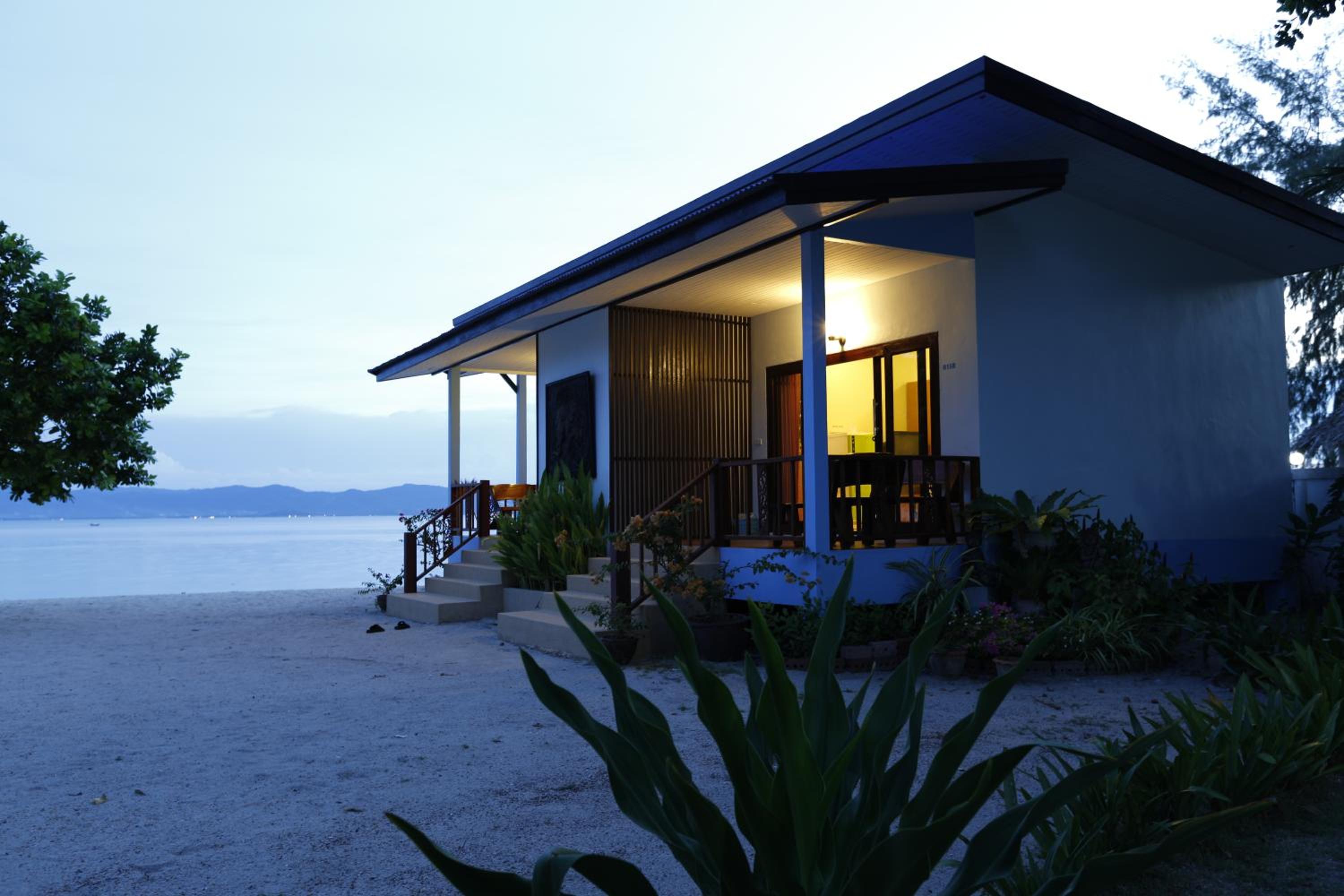 Family Room - Beach Front photo 2