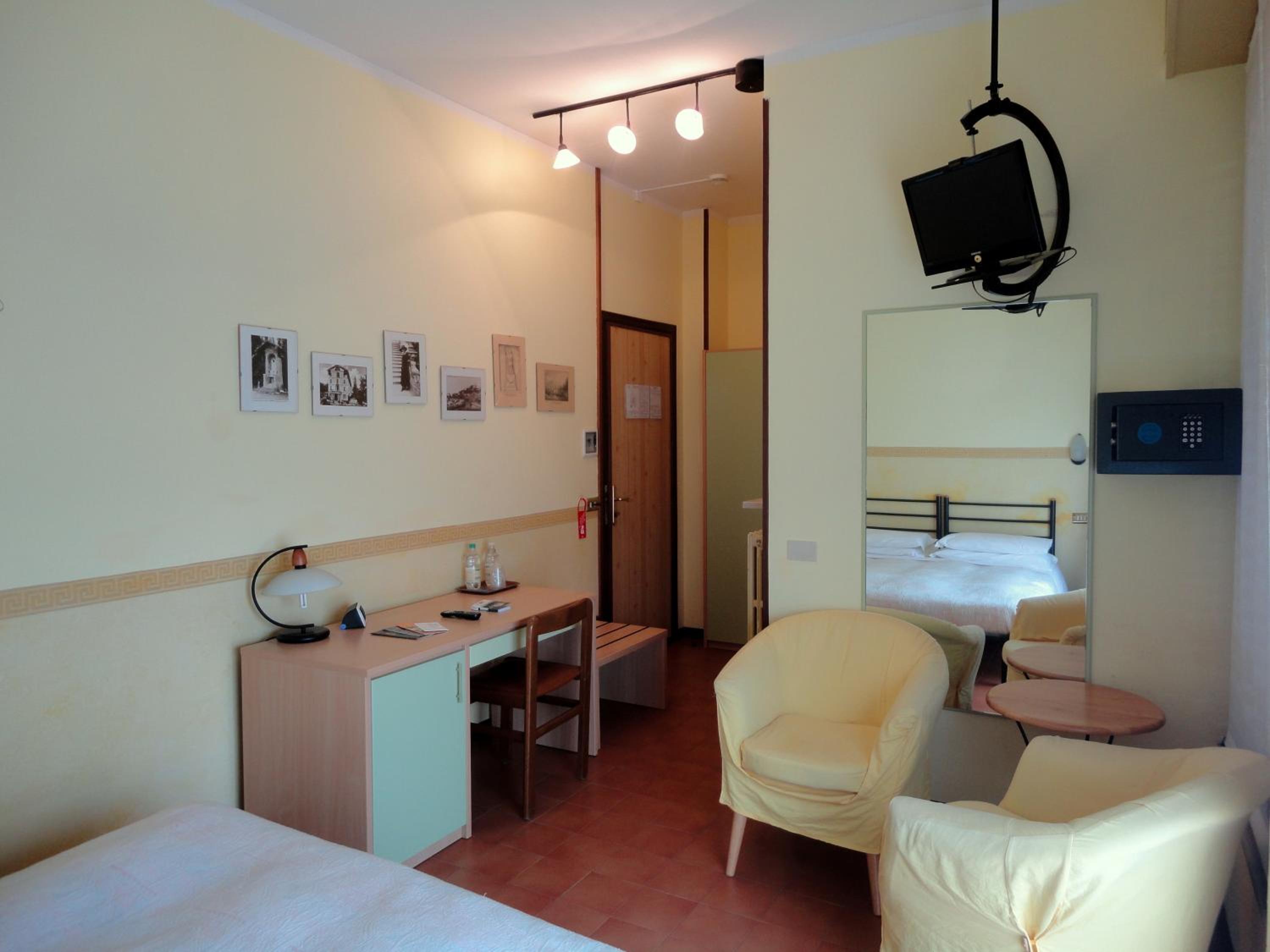 Double or Twin Room - Photo 2