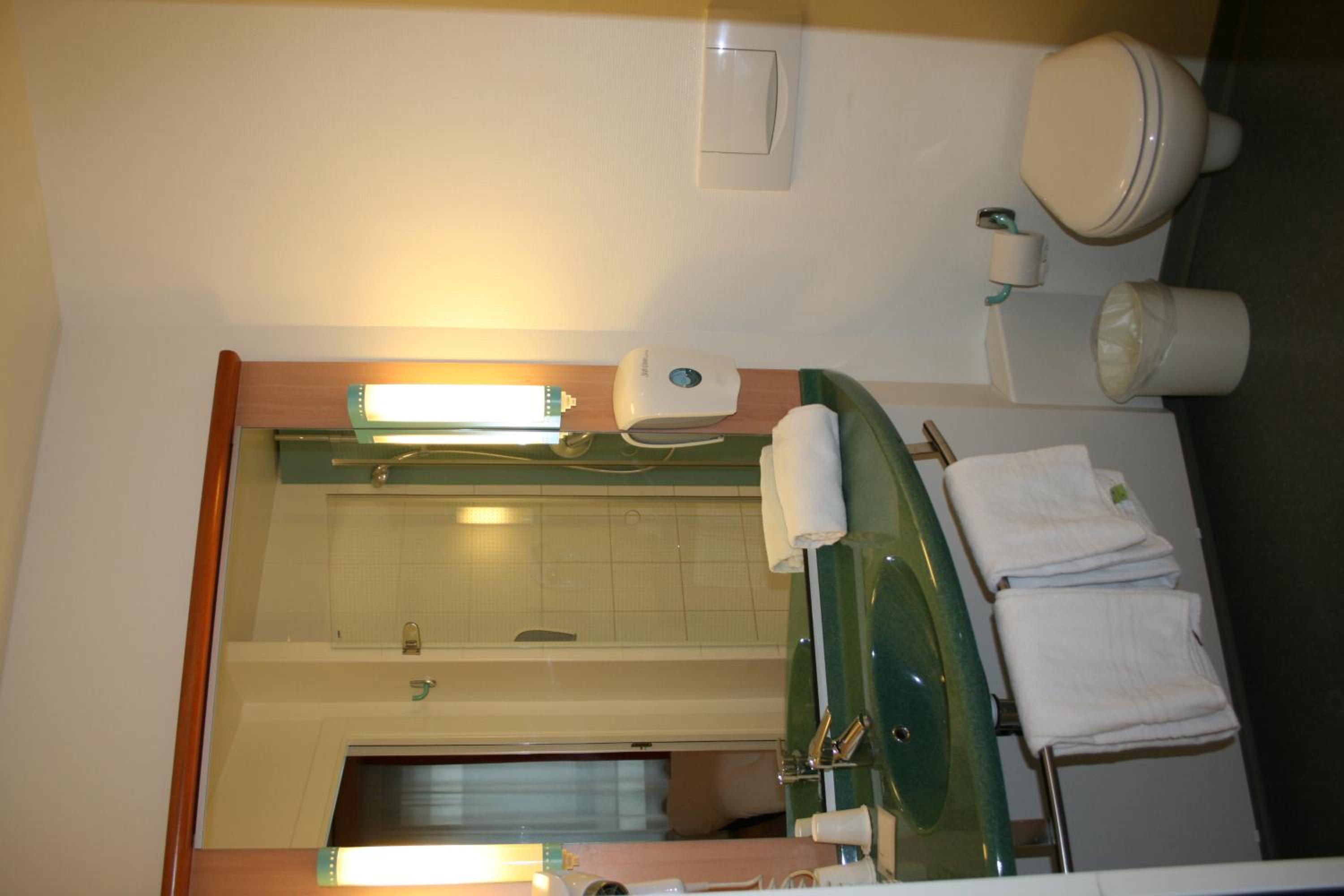 Standard Double Room - Photo 2