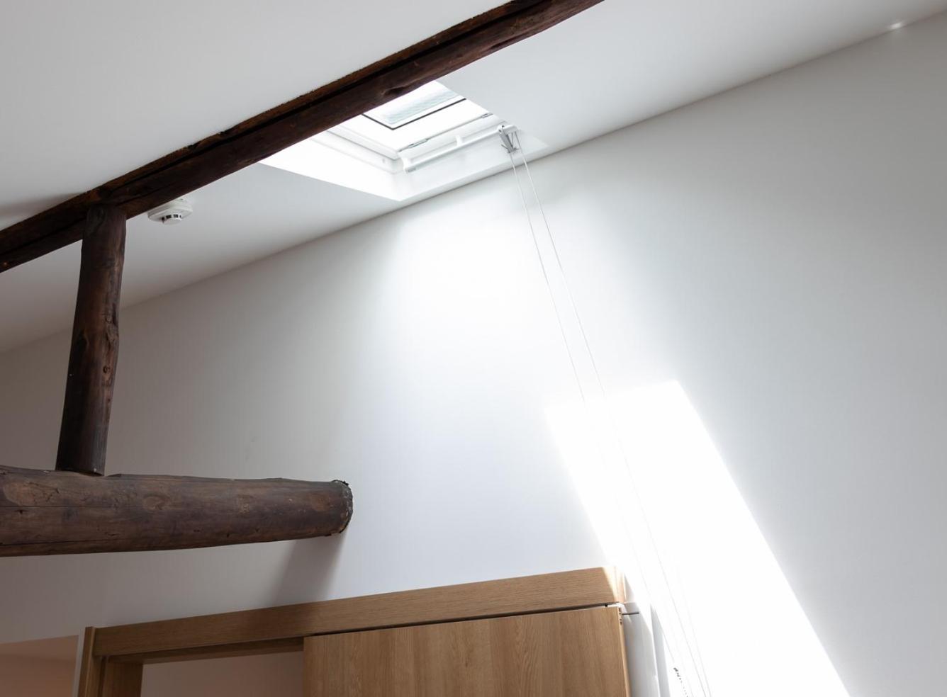 Large Twin Room - Photo 8
