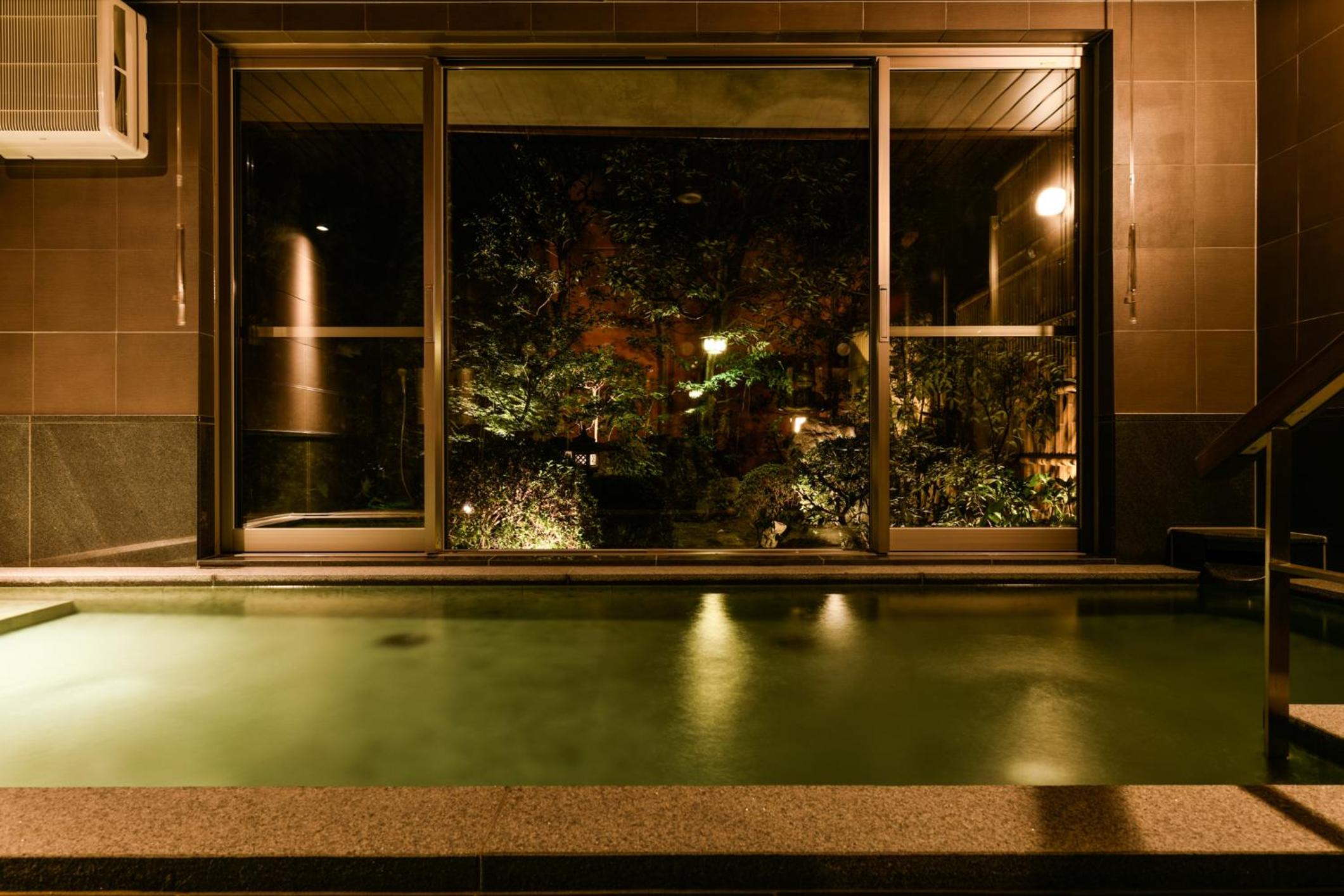 Japanese-Style Standard Family Room without Bathroom photo 2