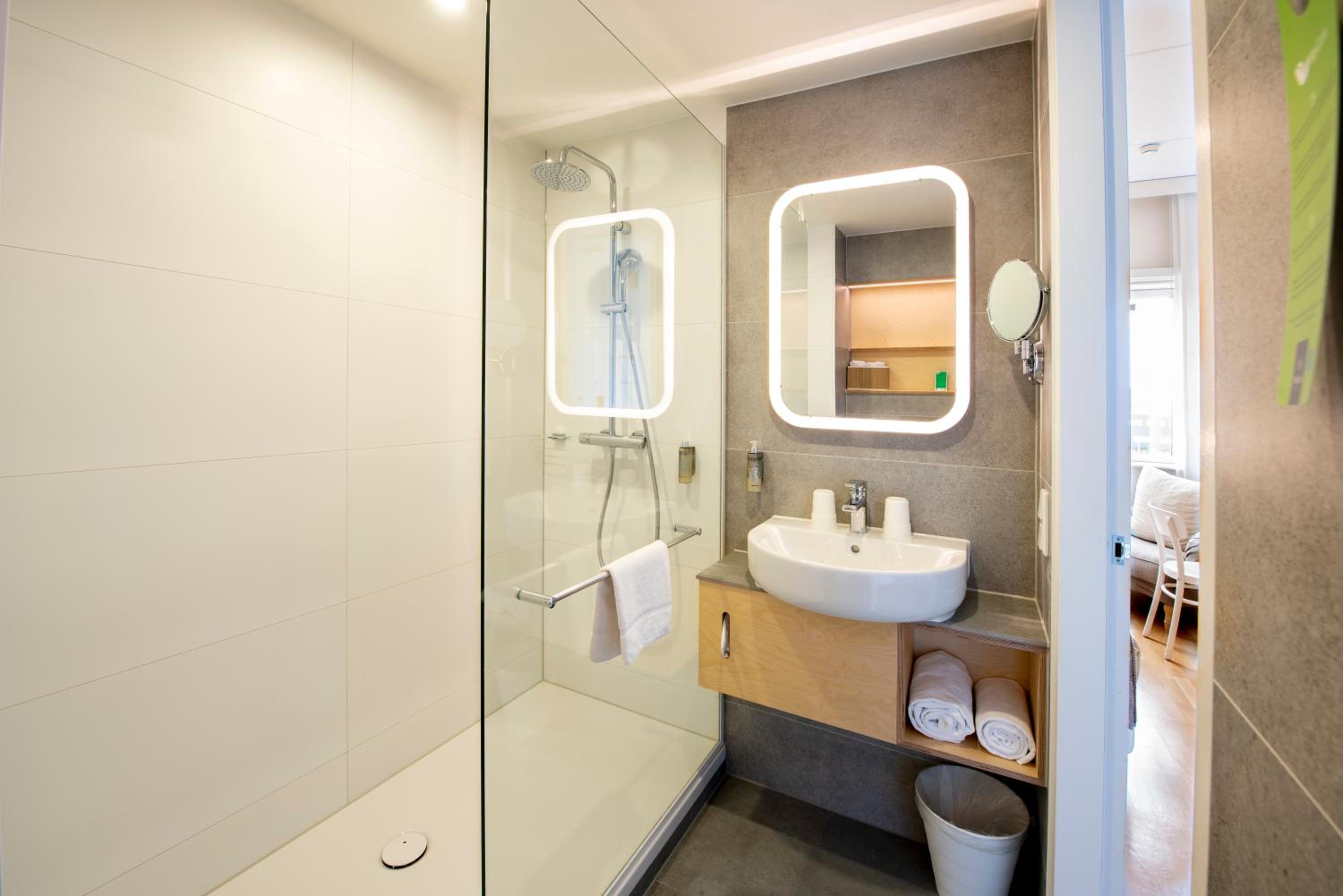 Comfort Room - Photo 3