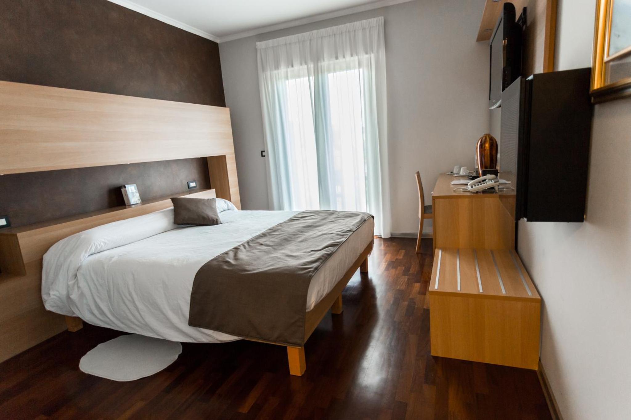 Superior Double or Twin Room photo 3