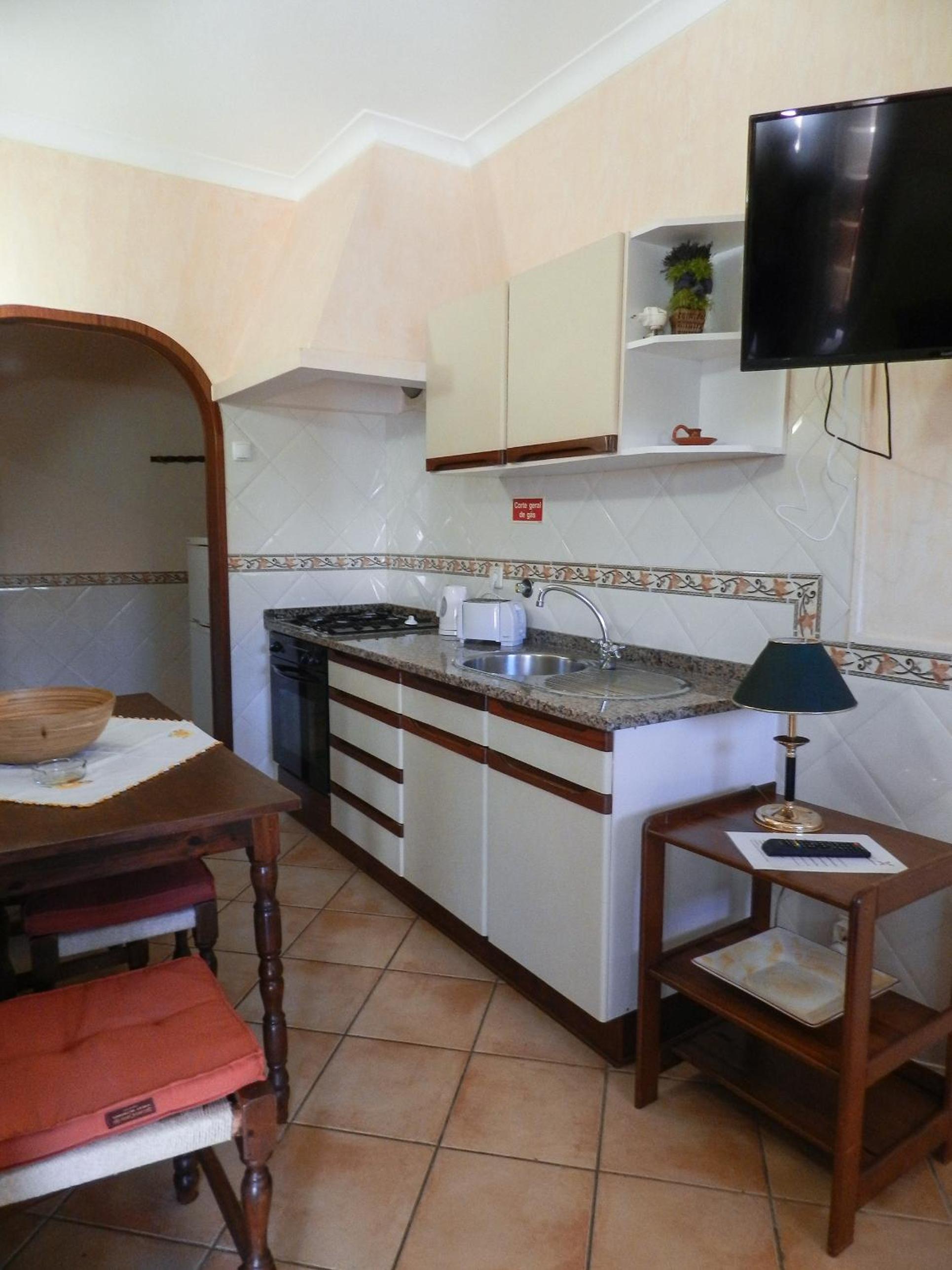 One-Bedroom Apartment - Photo 3