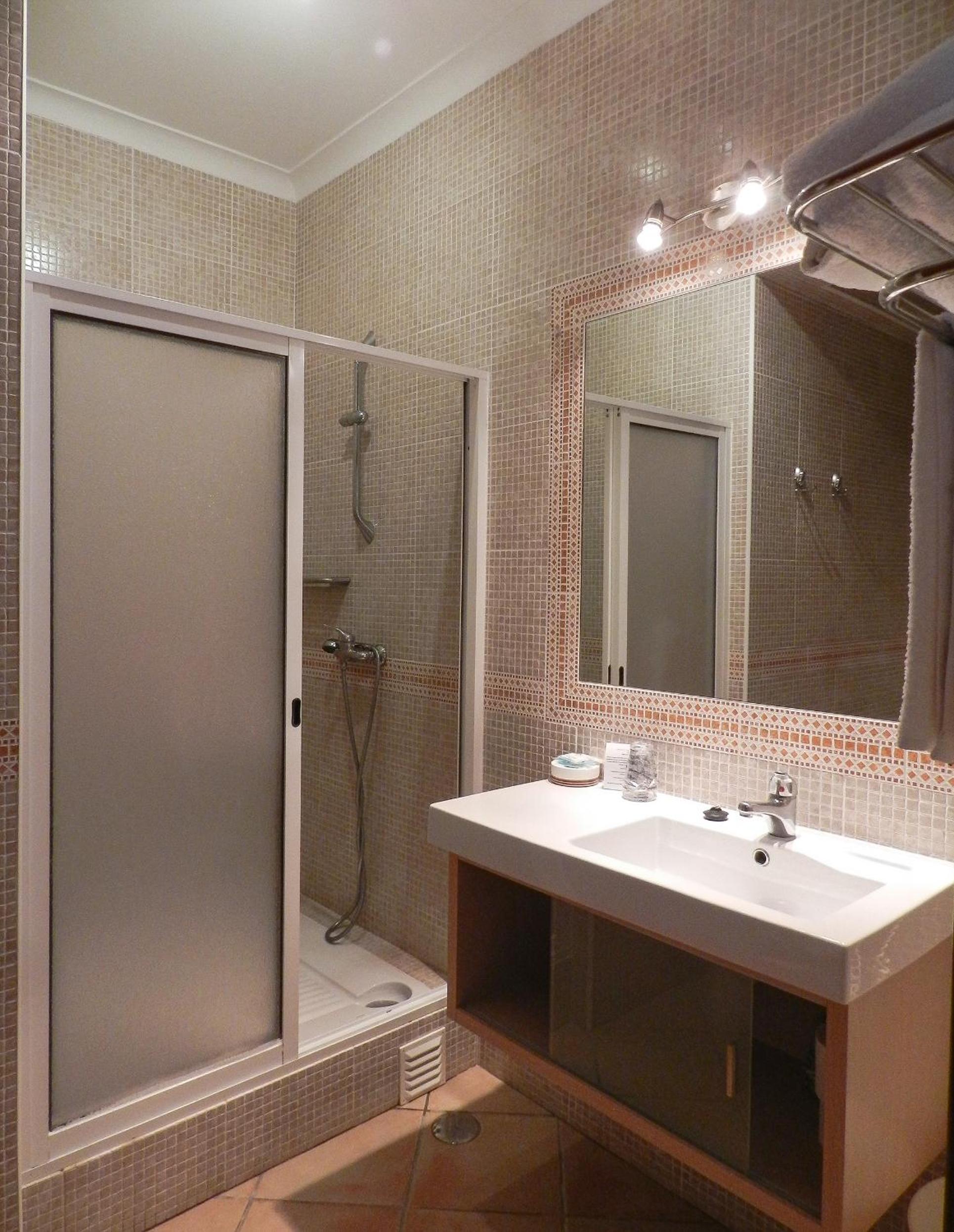 Double Room - Photo 6