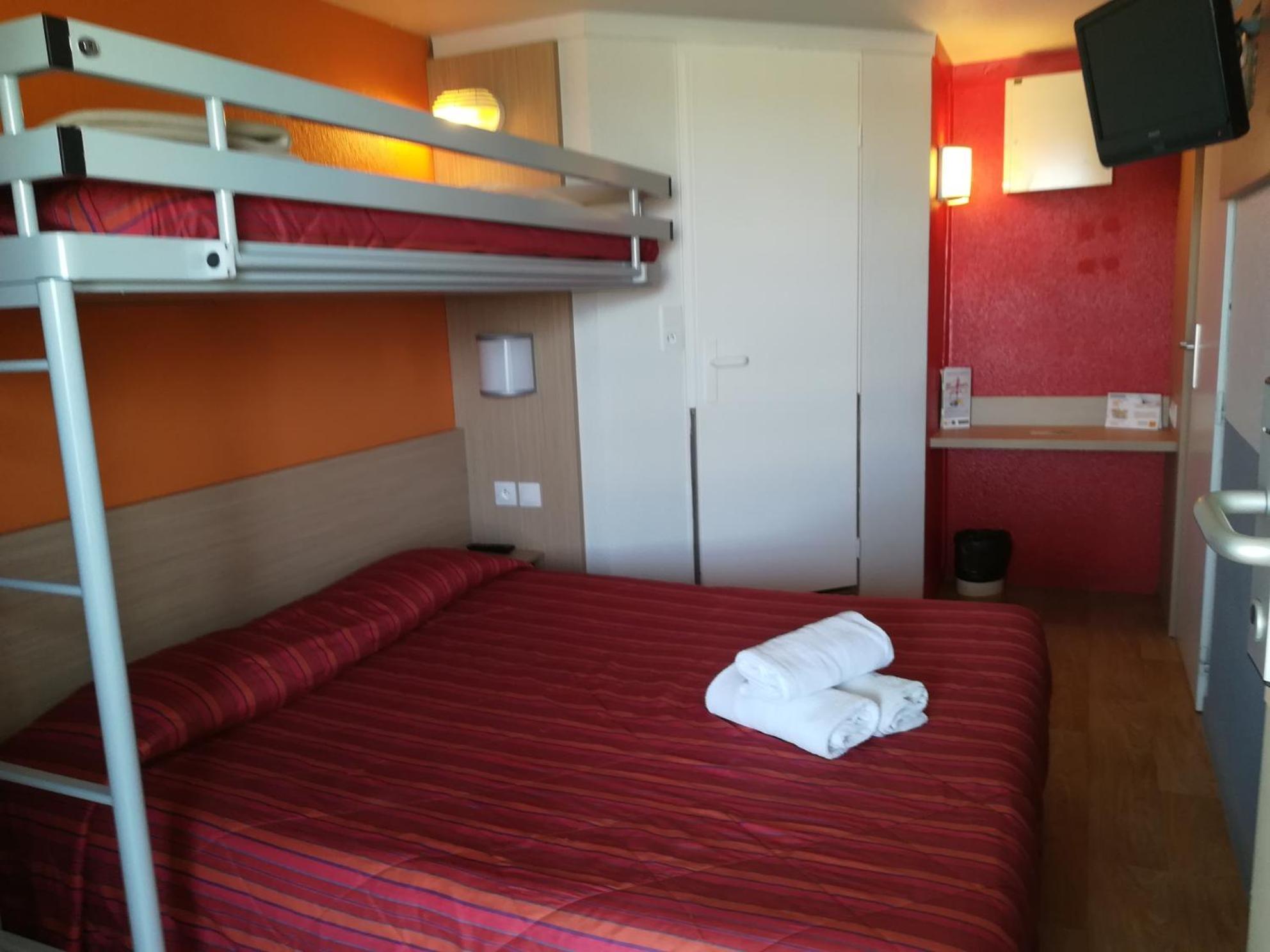 Triple Room (1 Double Bed + 1 Single Bed) - Photo 4