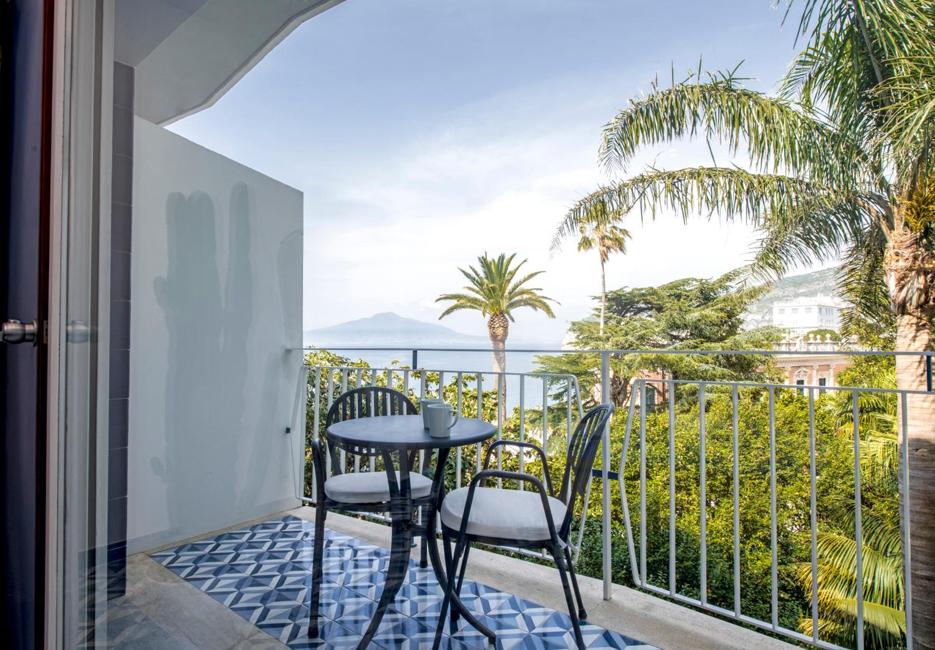 Double or Twin Room with Park View - Photo 3