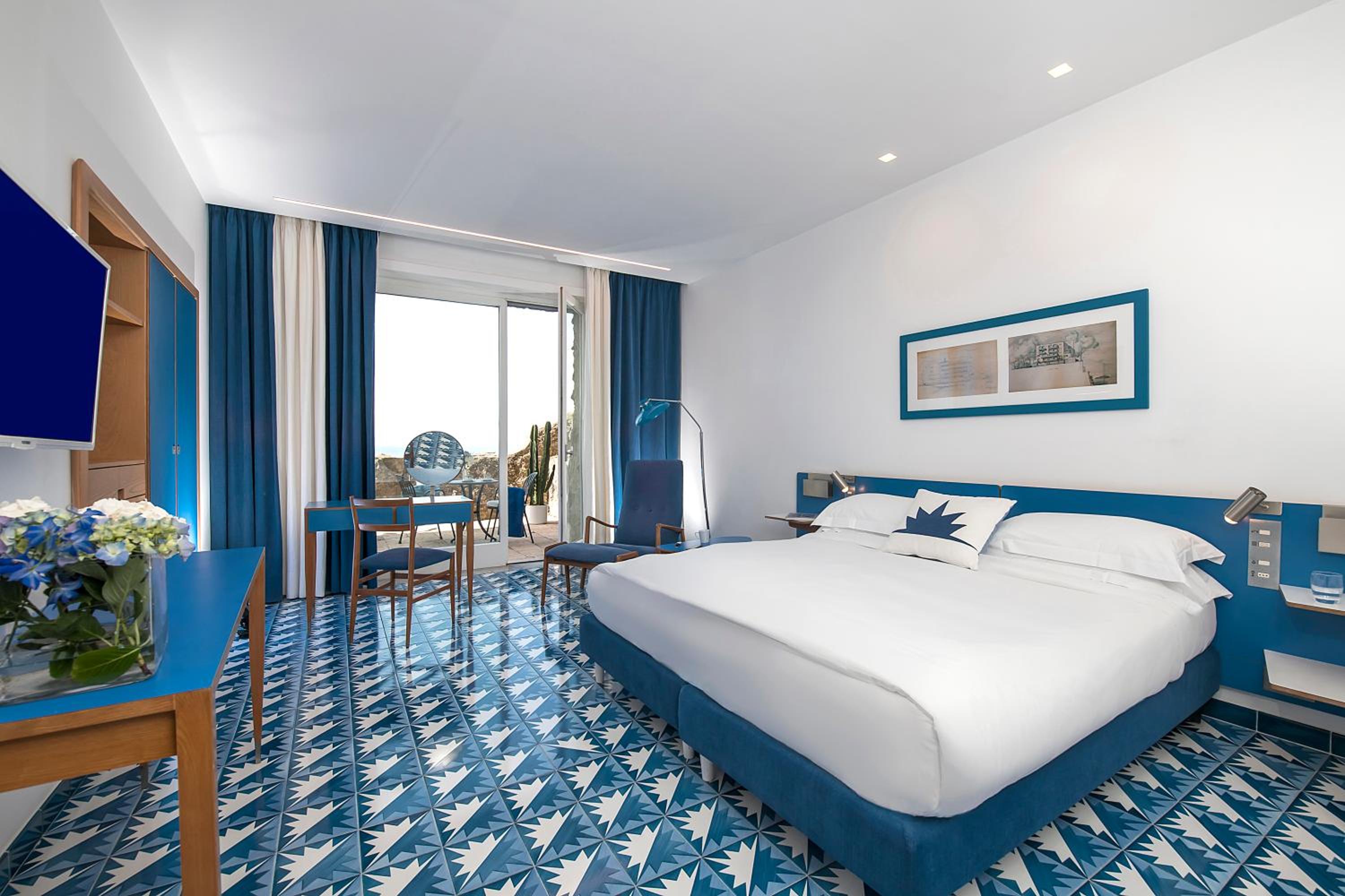 Deluxe Double or Twin Room with Sea View - Photo 5