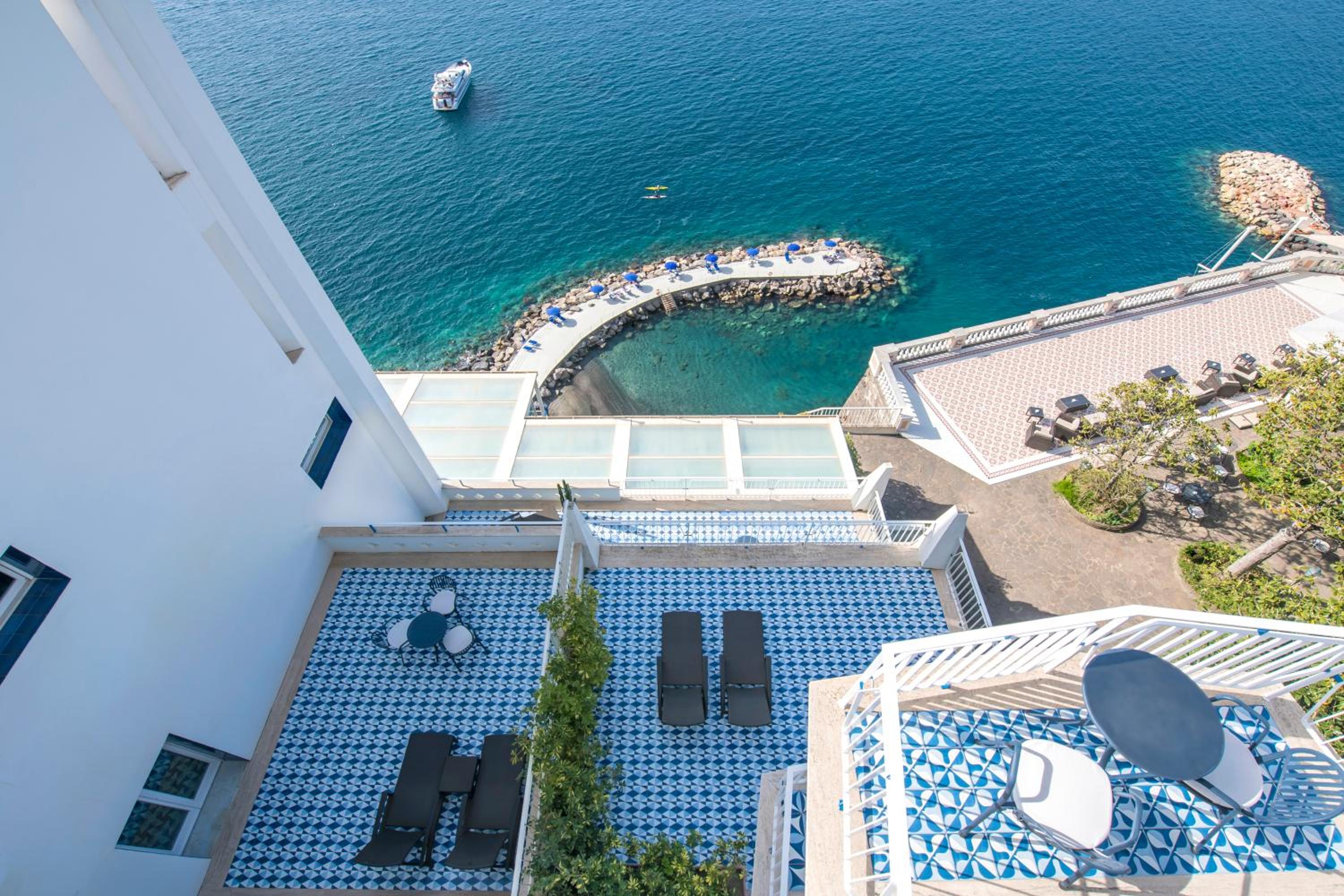 Junior Suite with Sea View - Photo 3