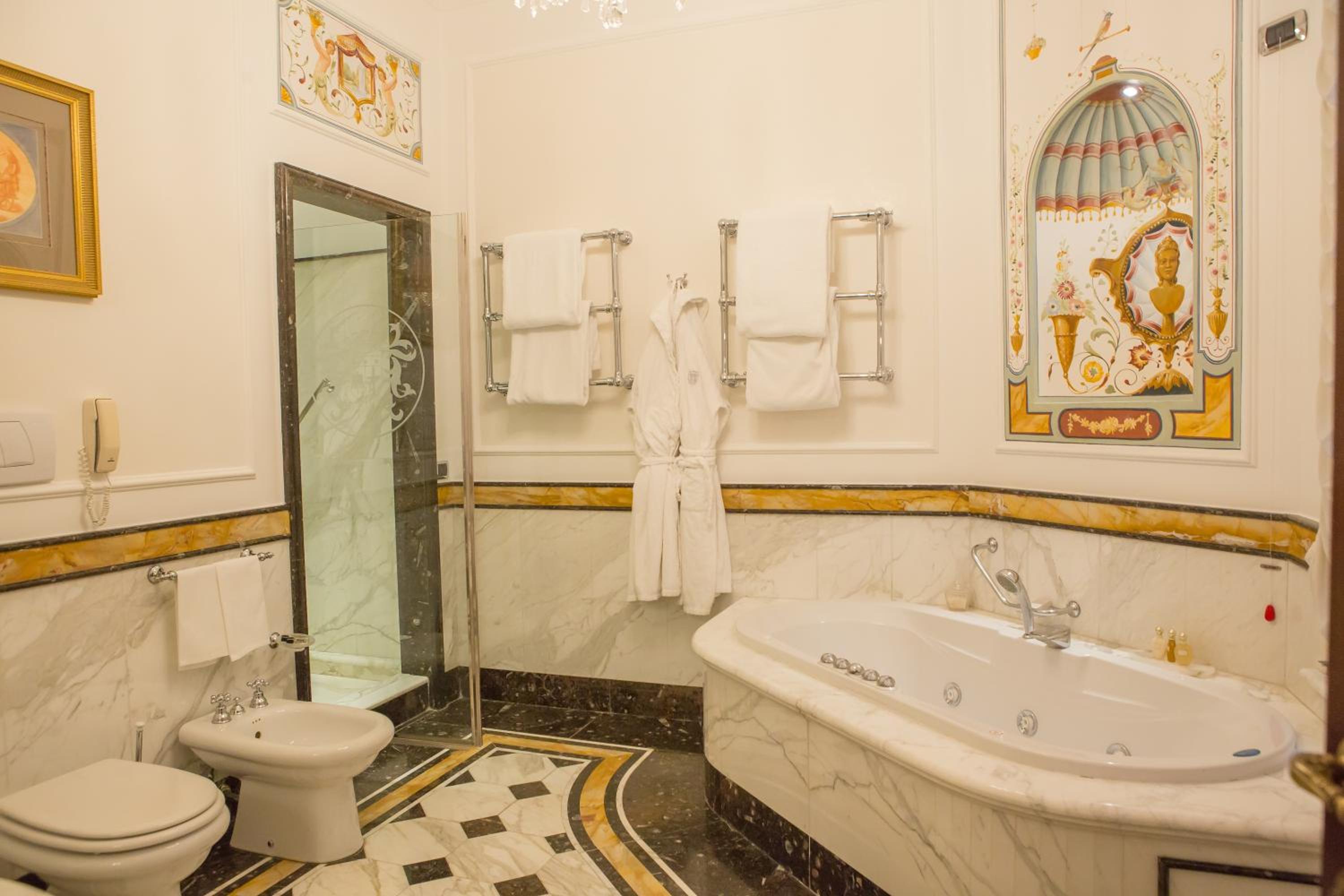 Royal Suite - Photo 8