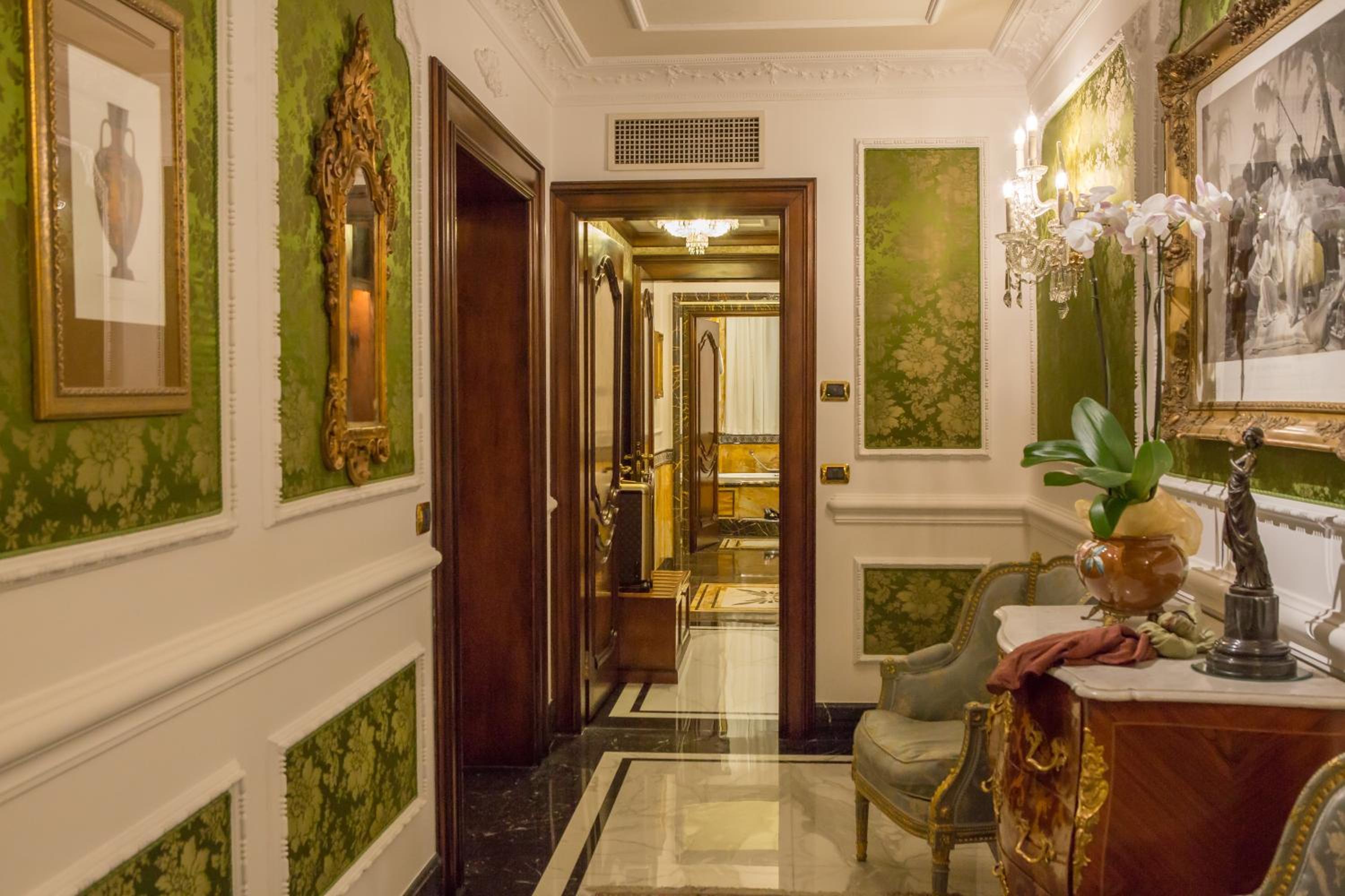 Royal Suite - Photo 3