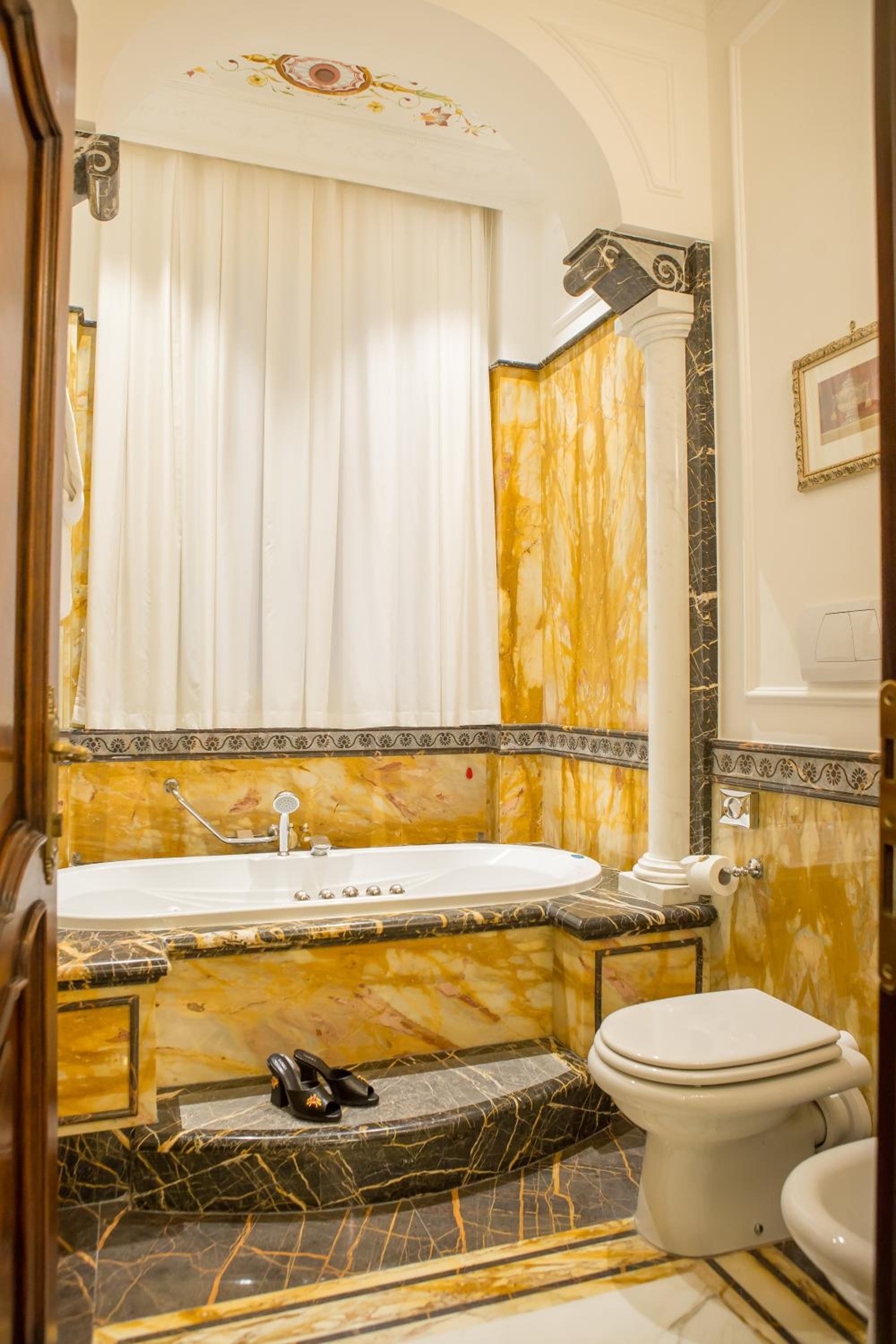 Royal Suite - Photo 5