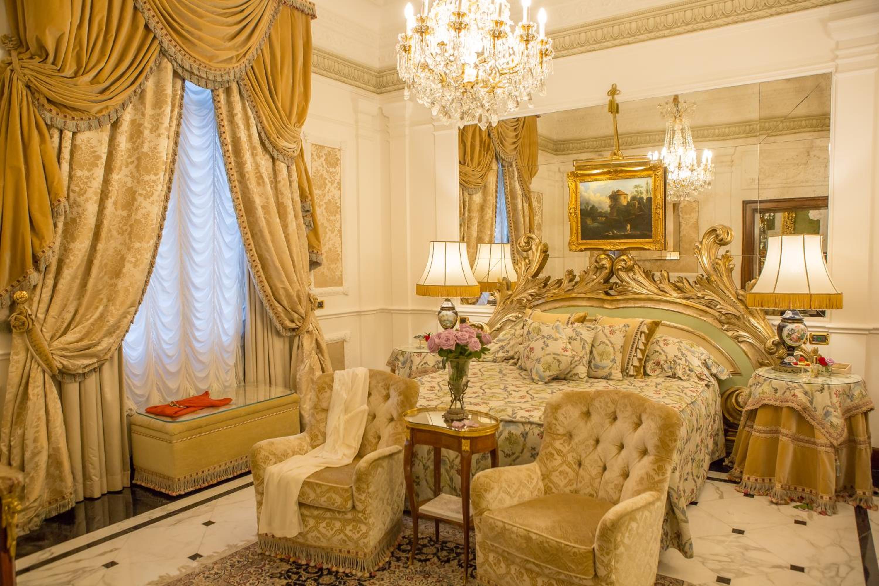 Royal Suite - Photo 2