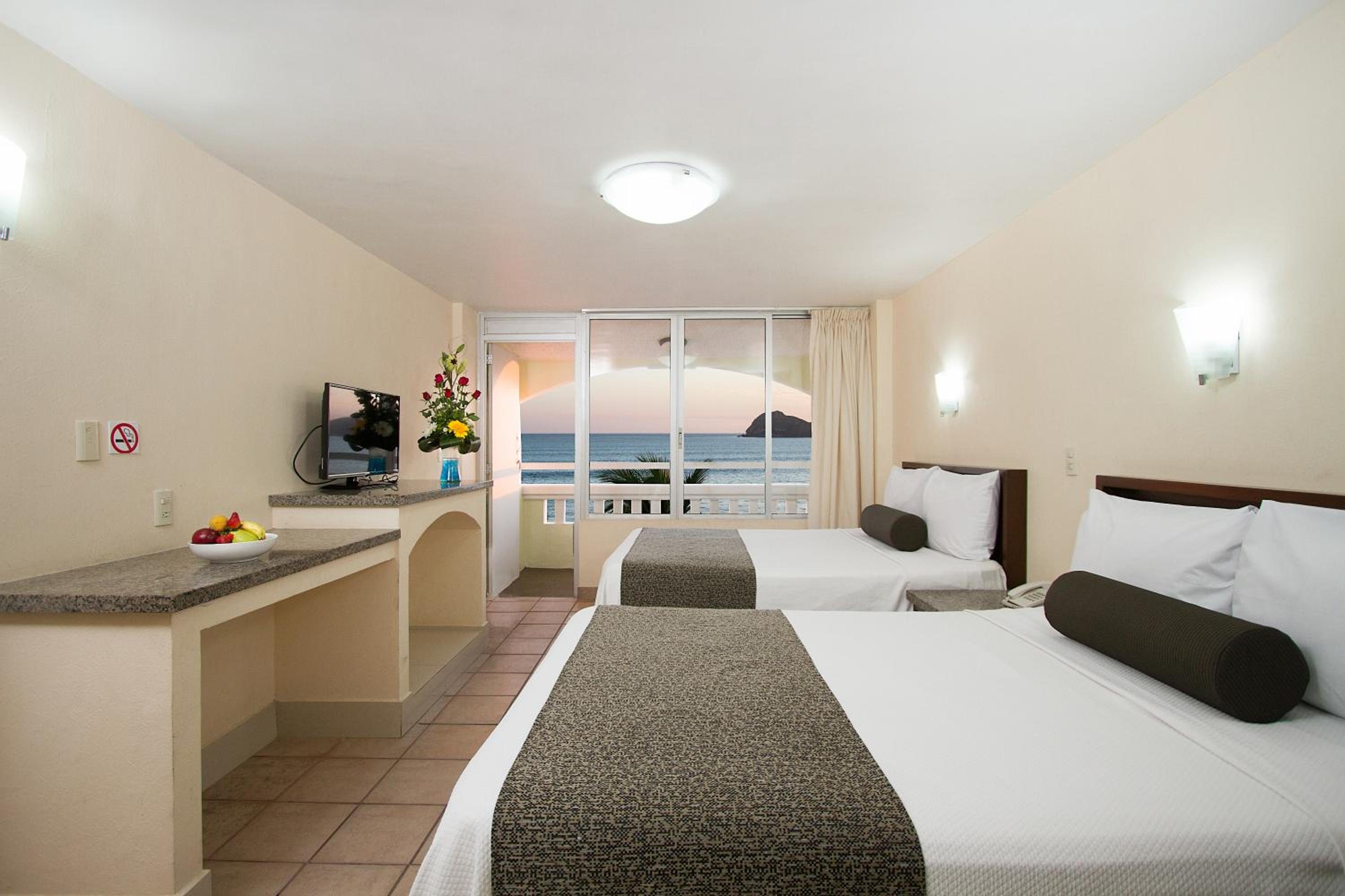 Standard Room with Ocean View - Photo 1