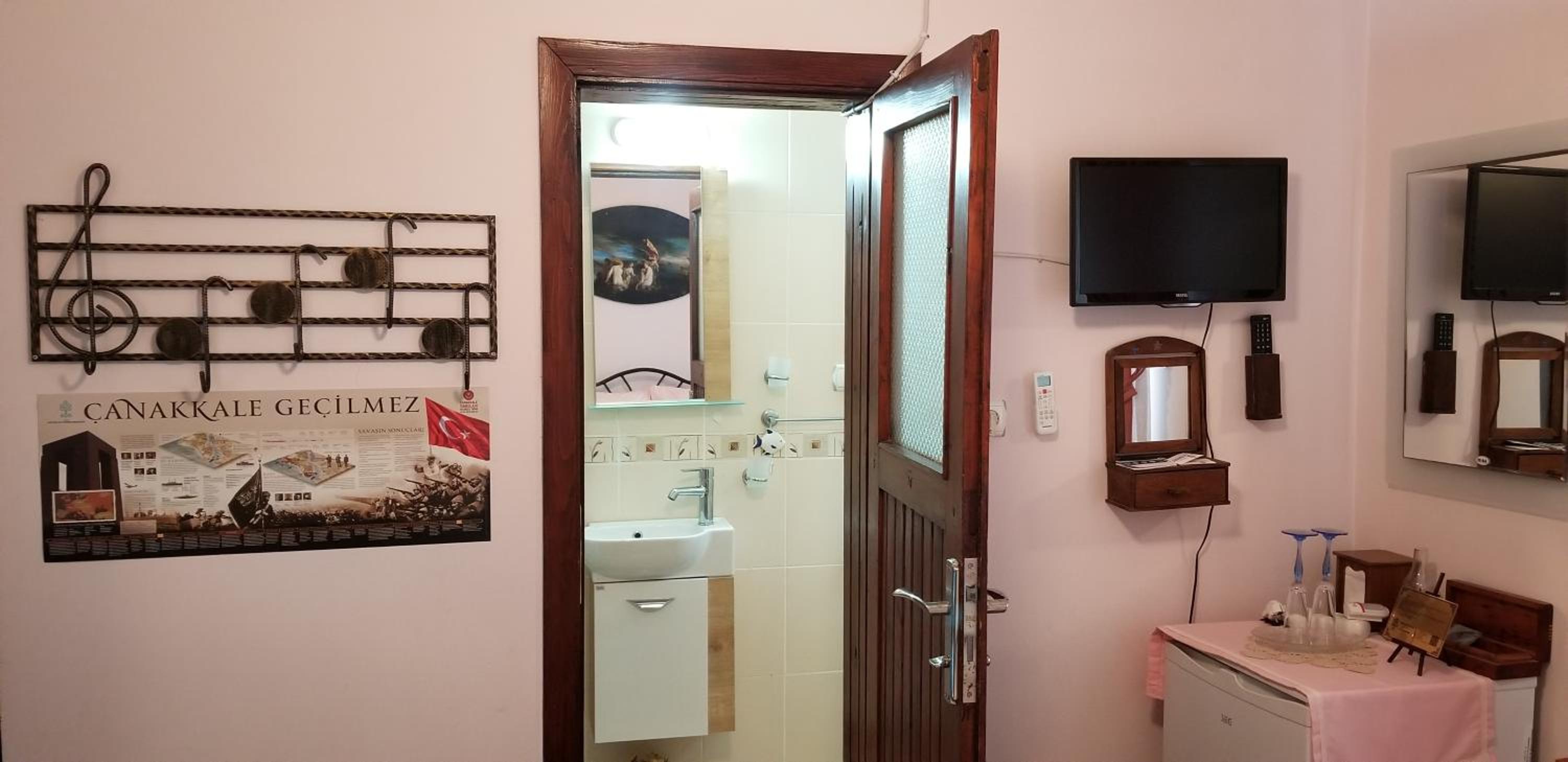 Double Room with Private Bathroom photo 3