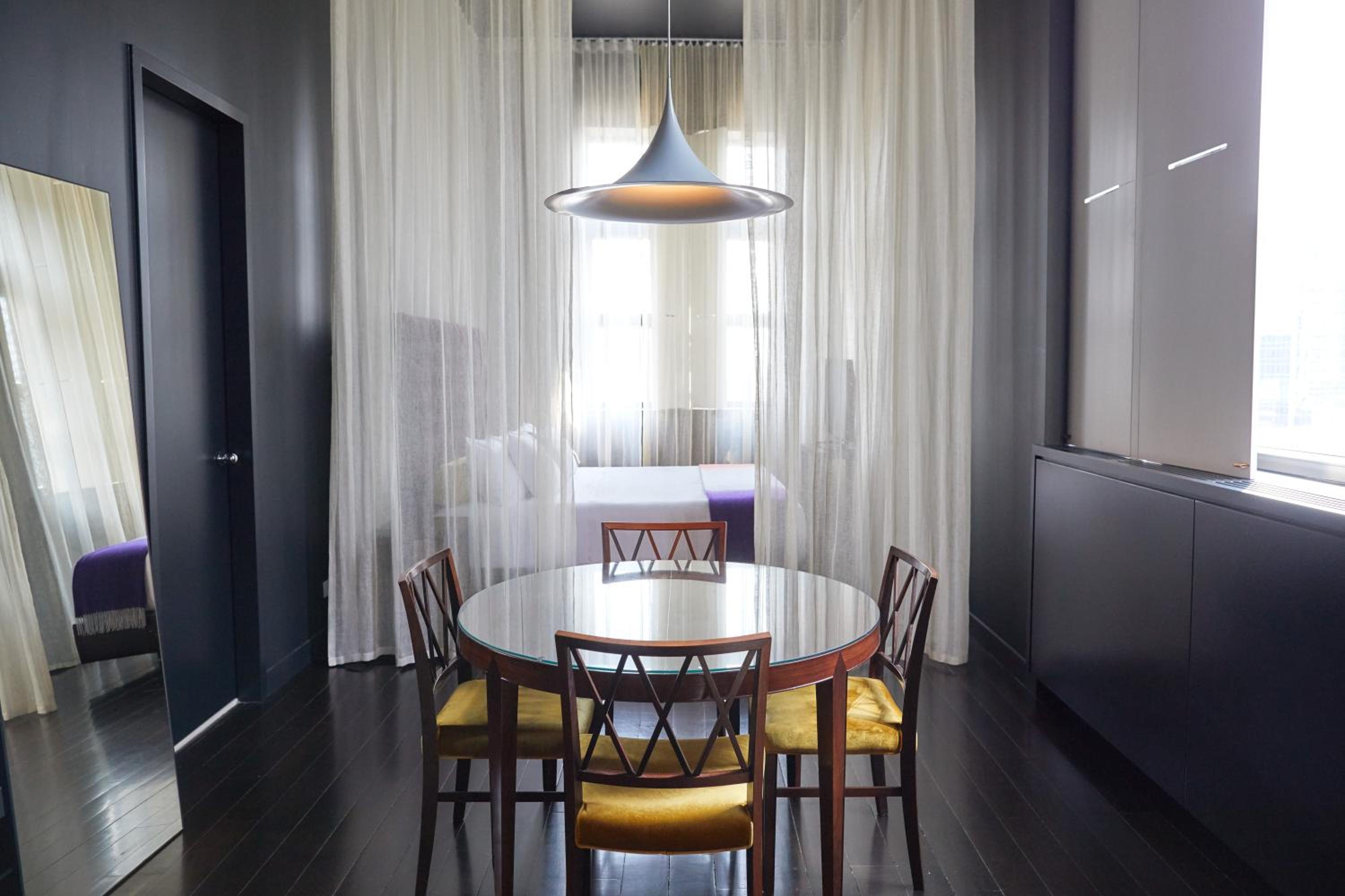 Deluxe King Suite - Photo 3
