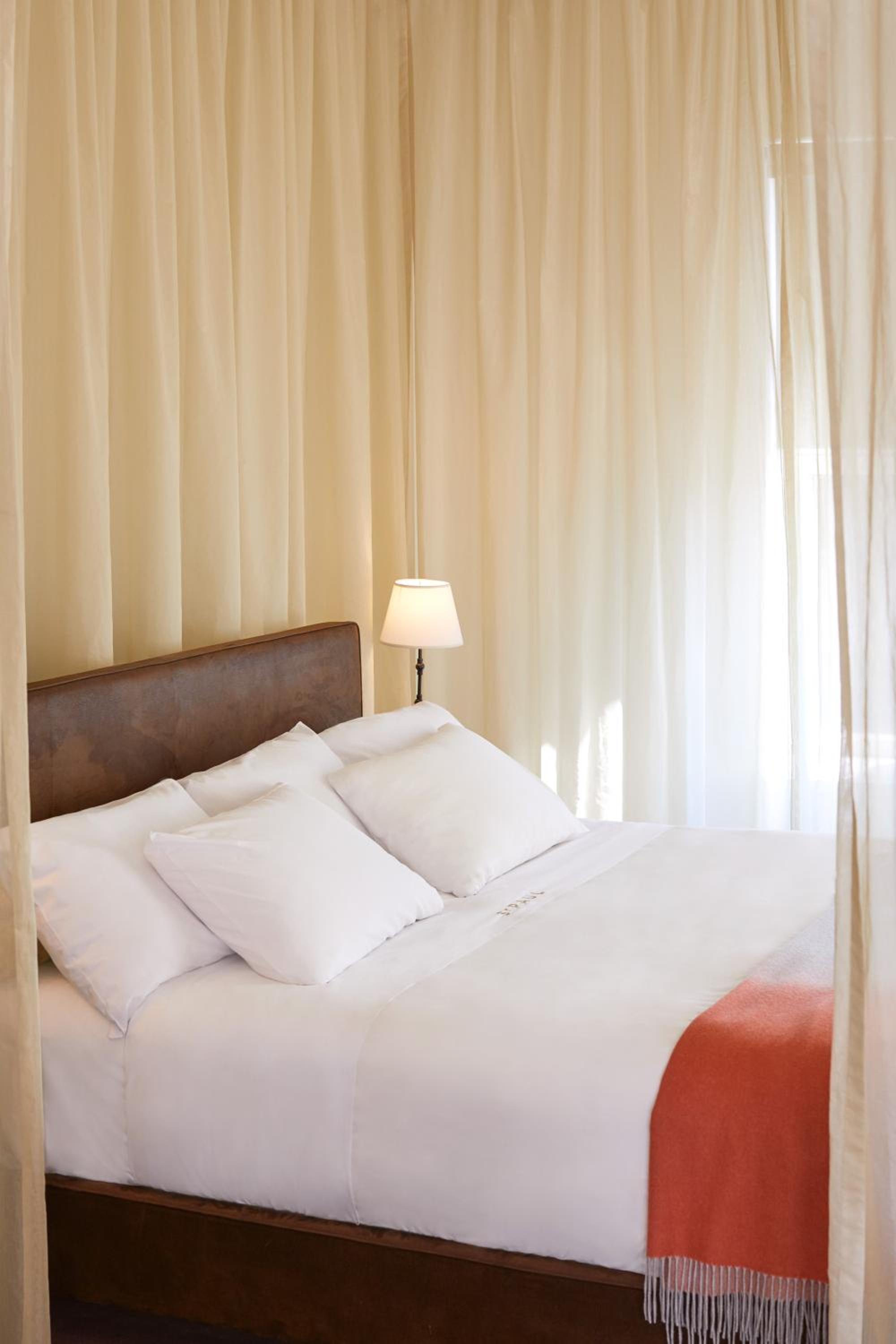 Deluxe Suite - Photo 1
