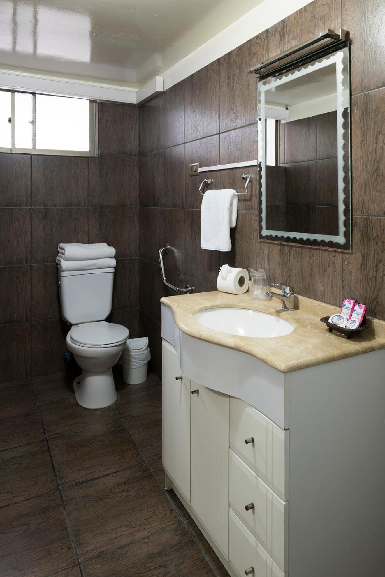 Single Room with Bathroom photo 2
