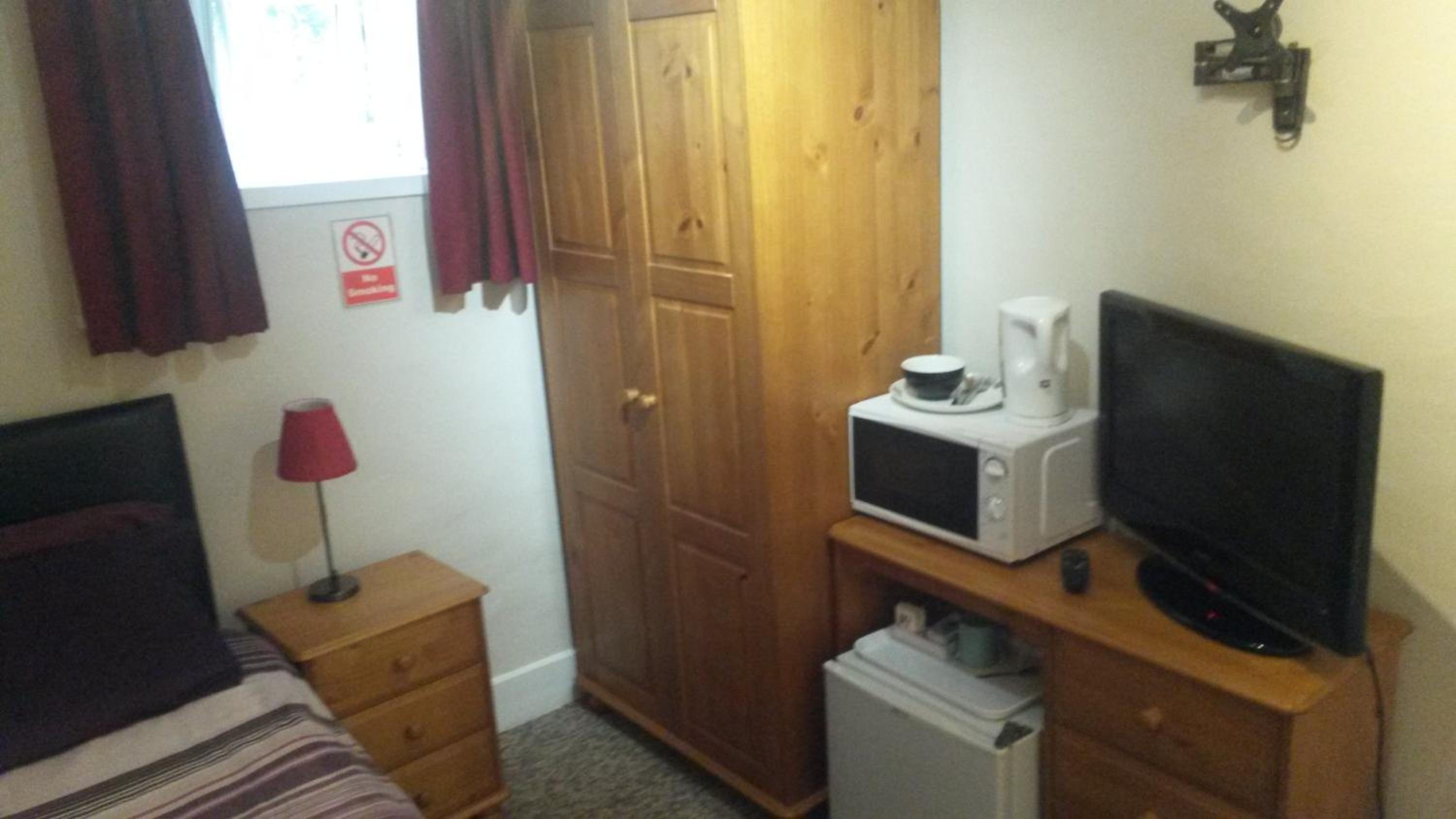 Single Room with Shared Bathroom photo 2