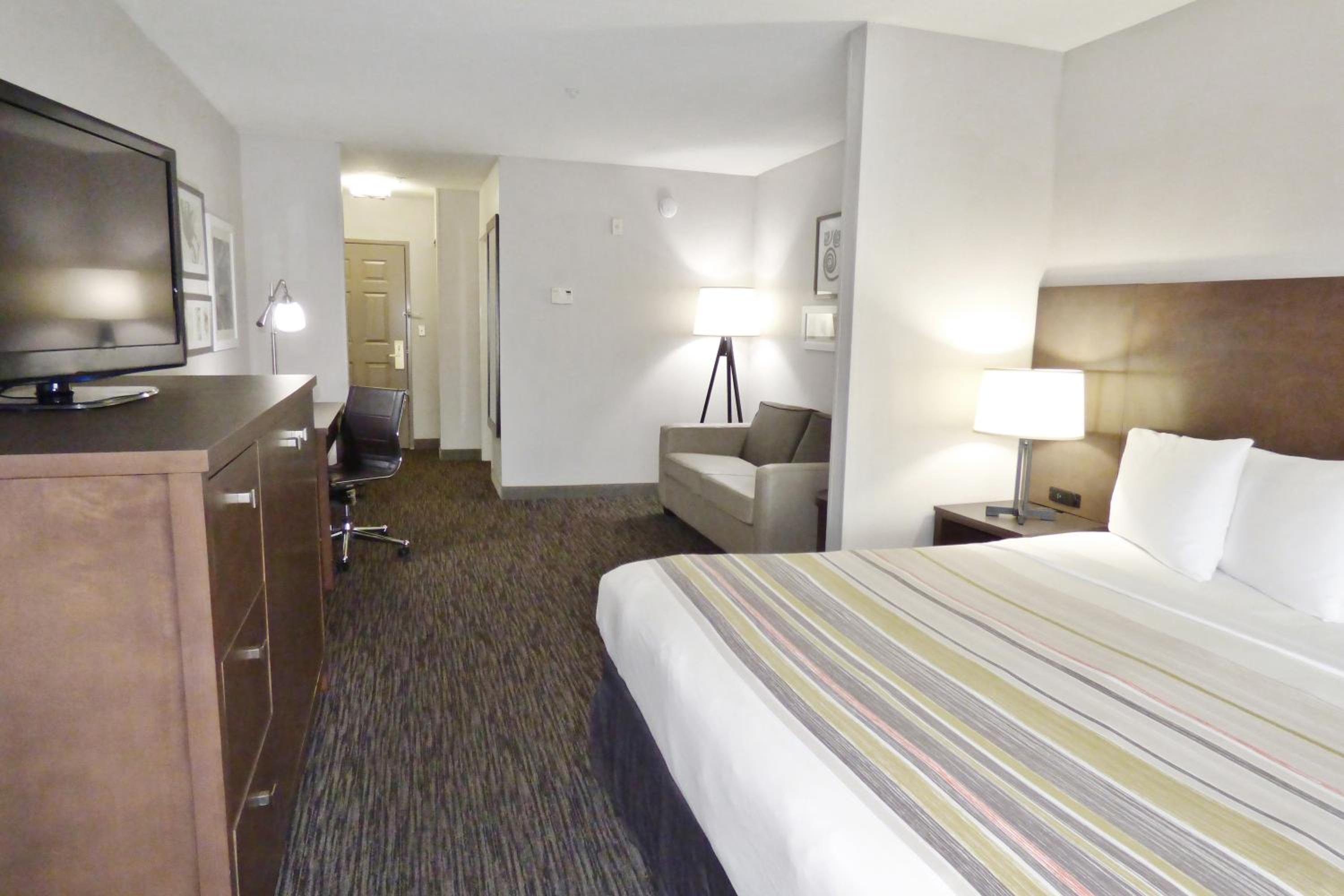 King Studio Suite with Sofa Bed - Non-Smoking - Photo 1