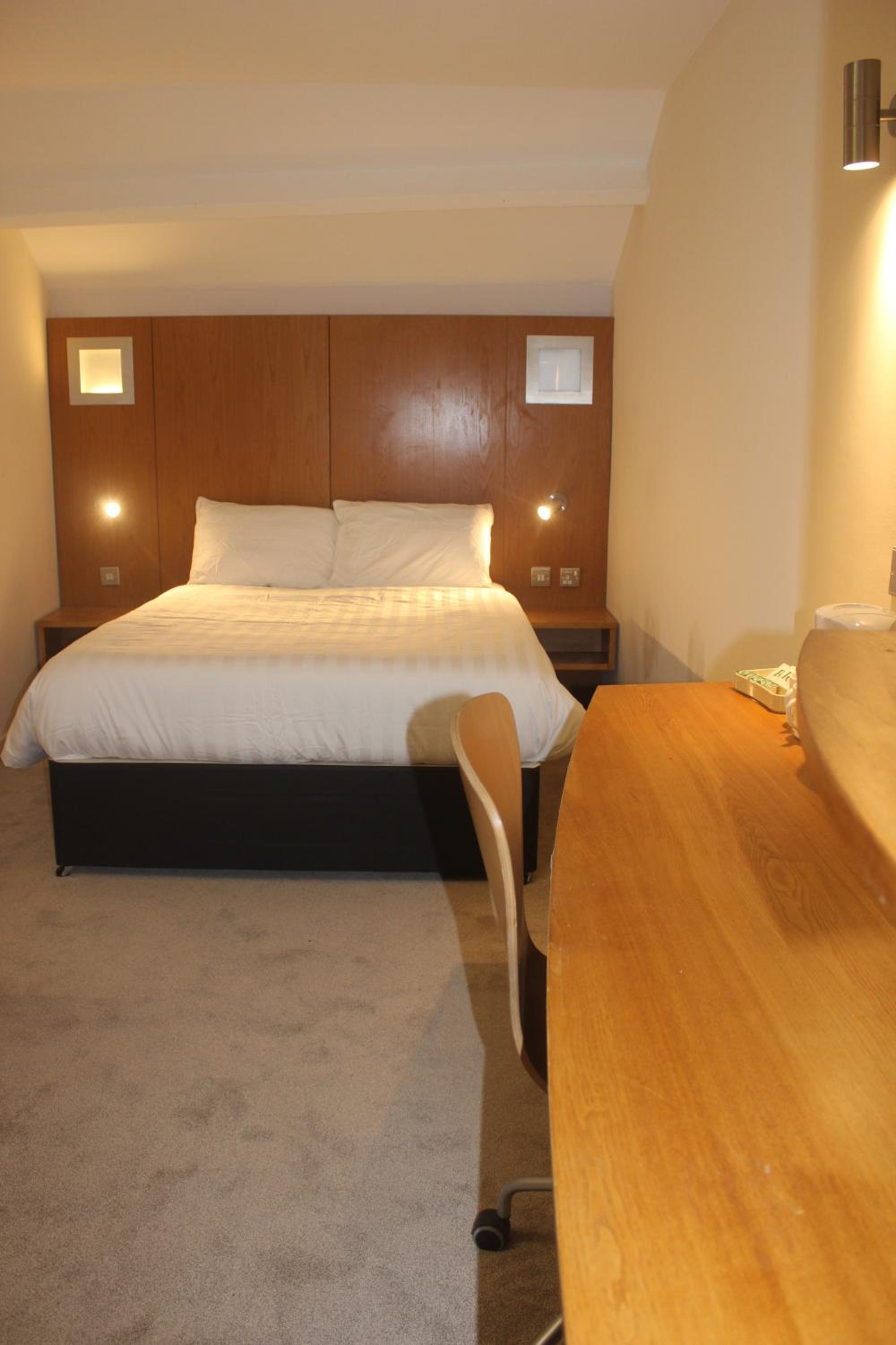 Double Room with Private Bathroom - Photo 13