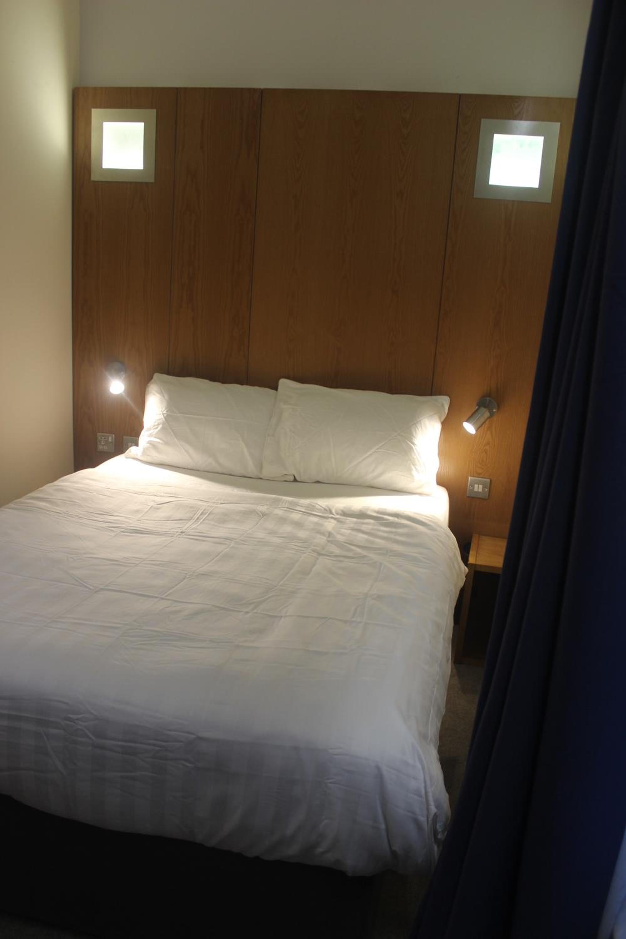 Double Room with Private Bathroom - Photo 16