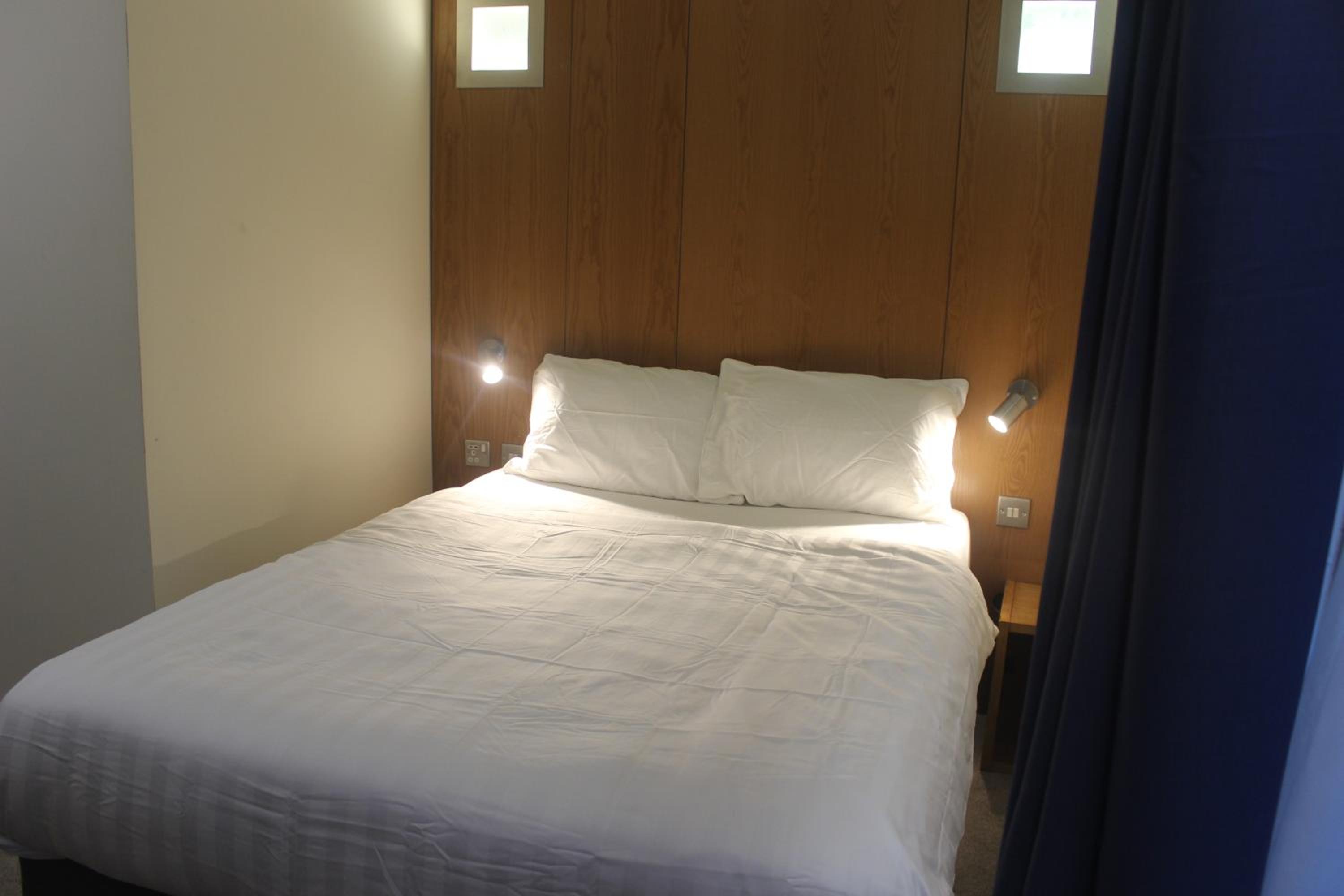 Double Room with Private Bathroom - Photo 12