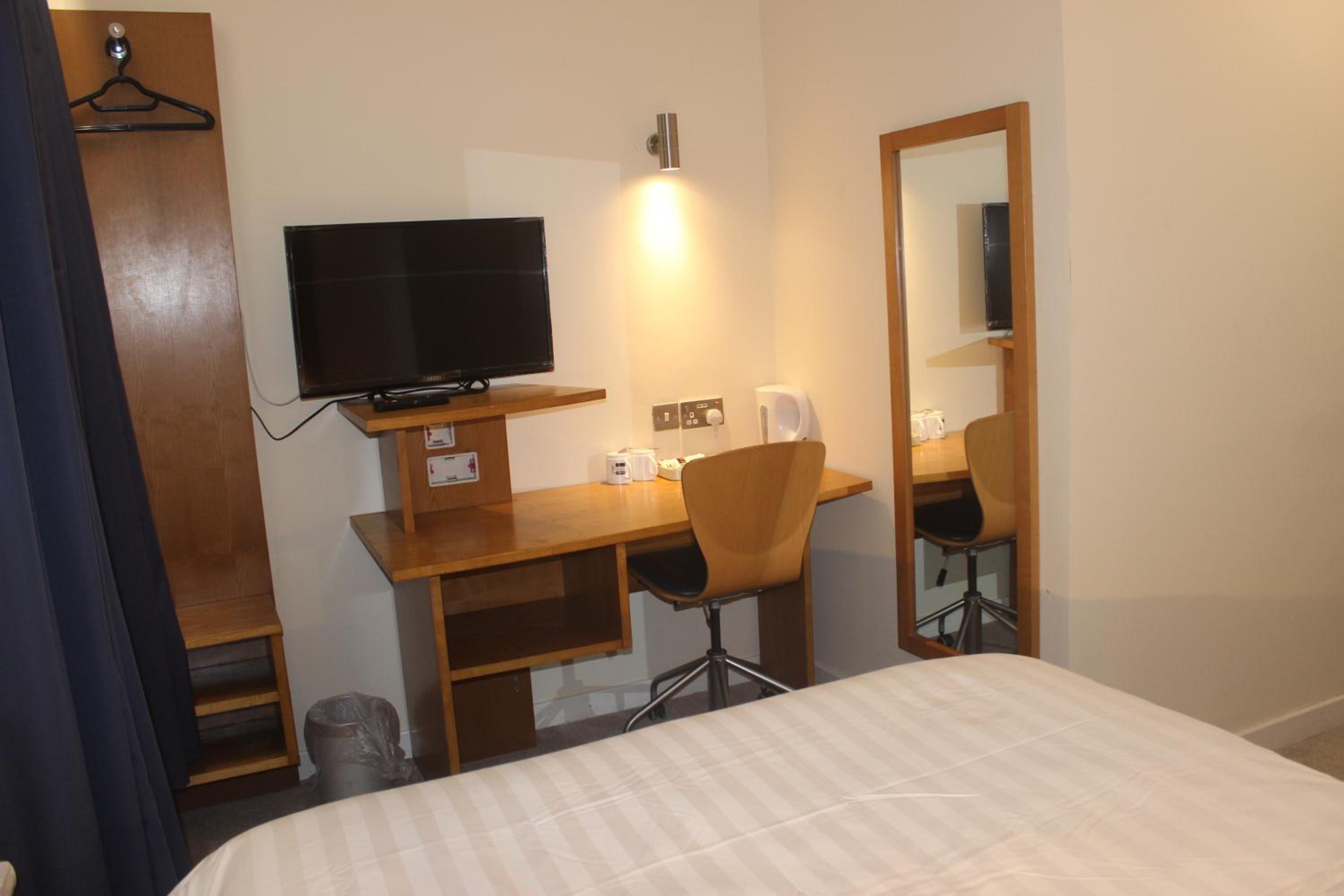 Double Room with Private Bathroom - Photo 8