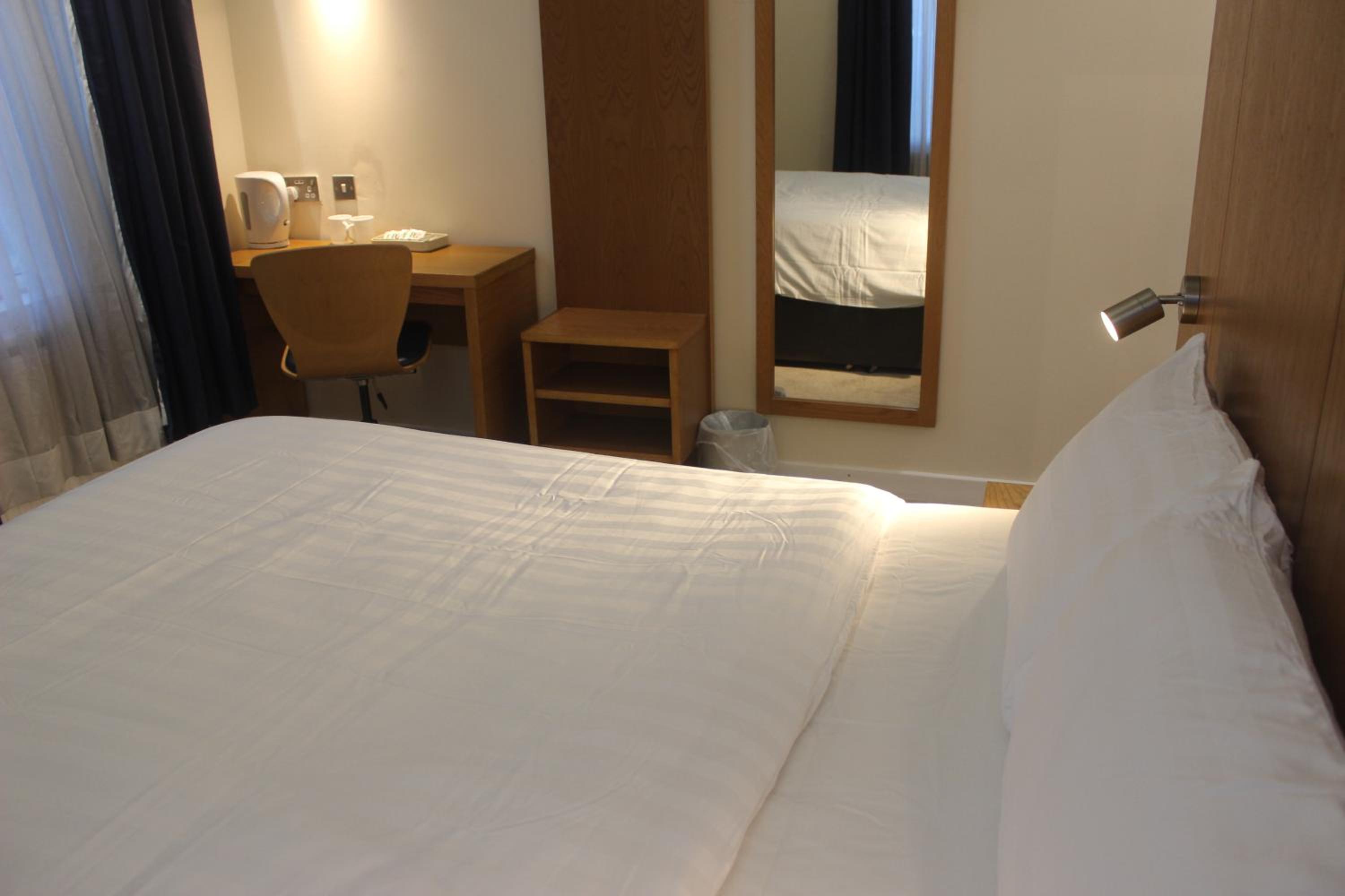 Double Room with Private Bathroom - Photo 11
