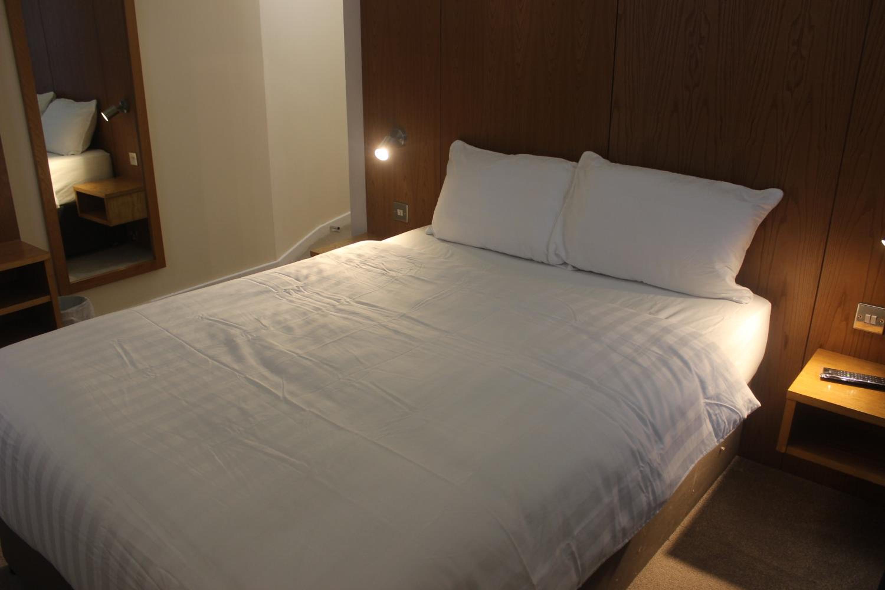 Double Room with Private Bathroom - Photo 25